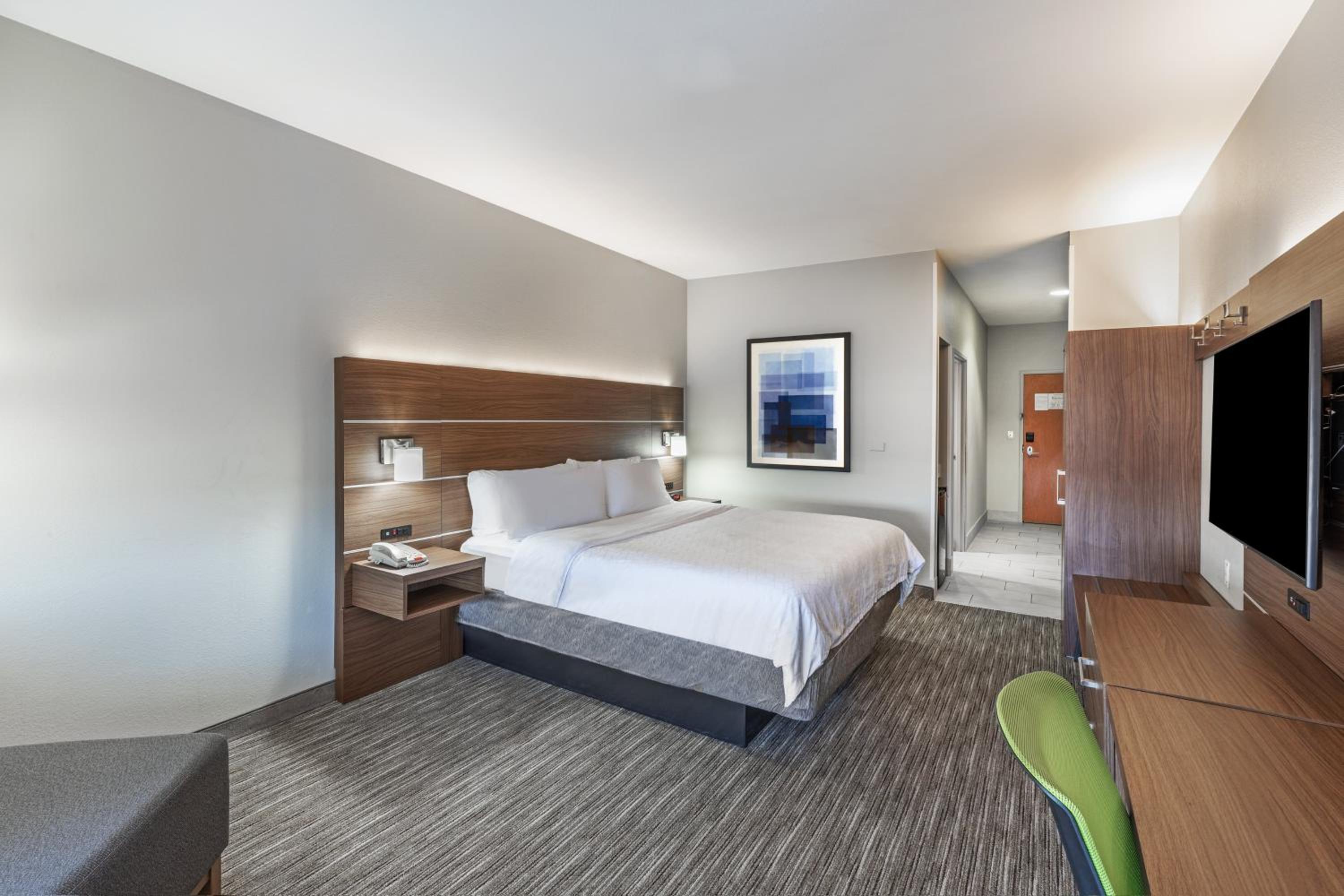 Standard King Room - Photo 2