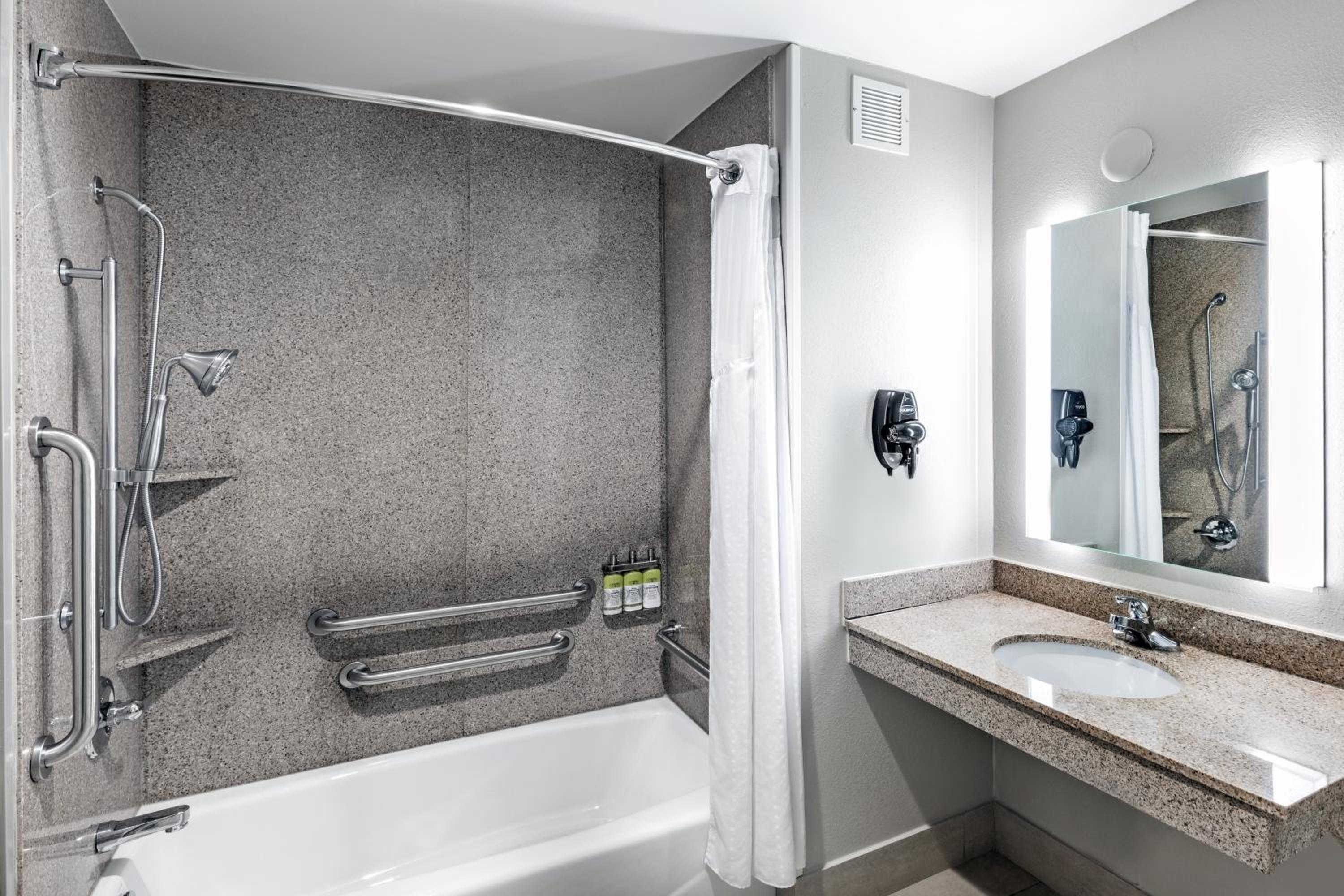 Standard King Room with Roll-In Shower - Communications Access - Photo 1