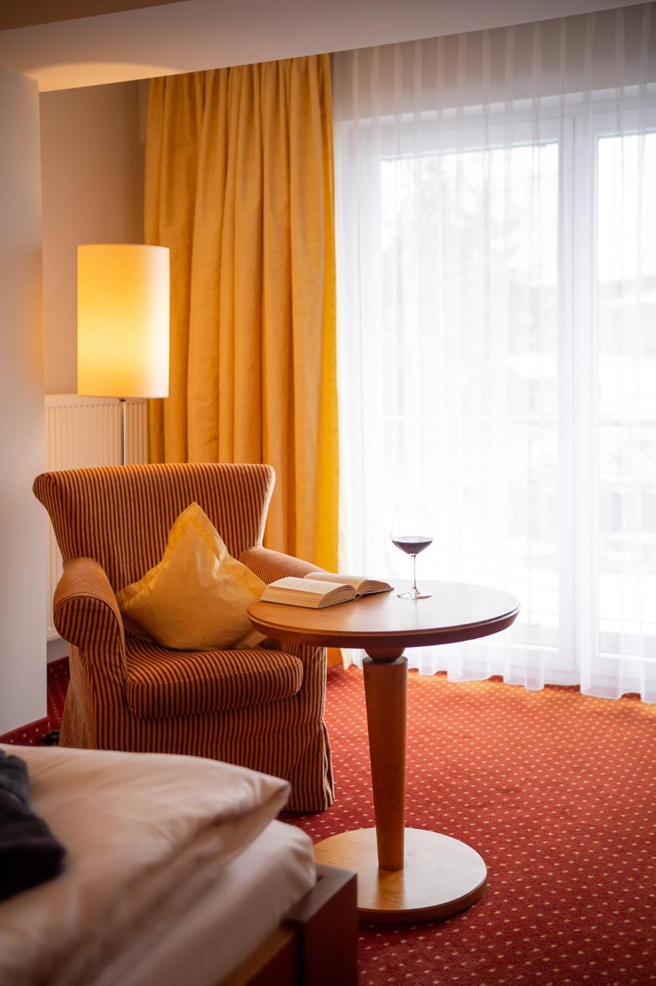 Large Double Room - Photo 4