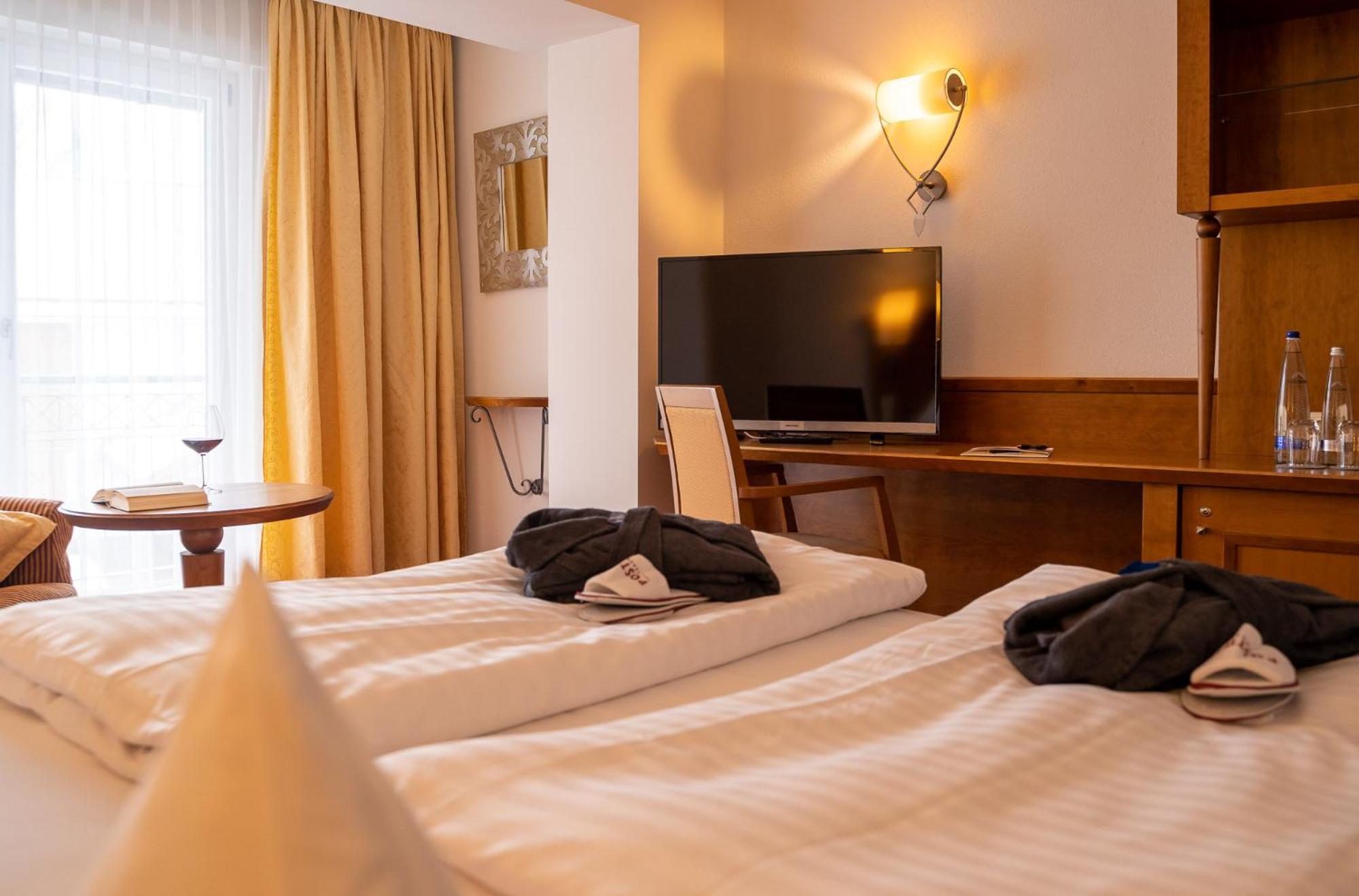 Large Double Room - Photo 3