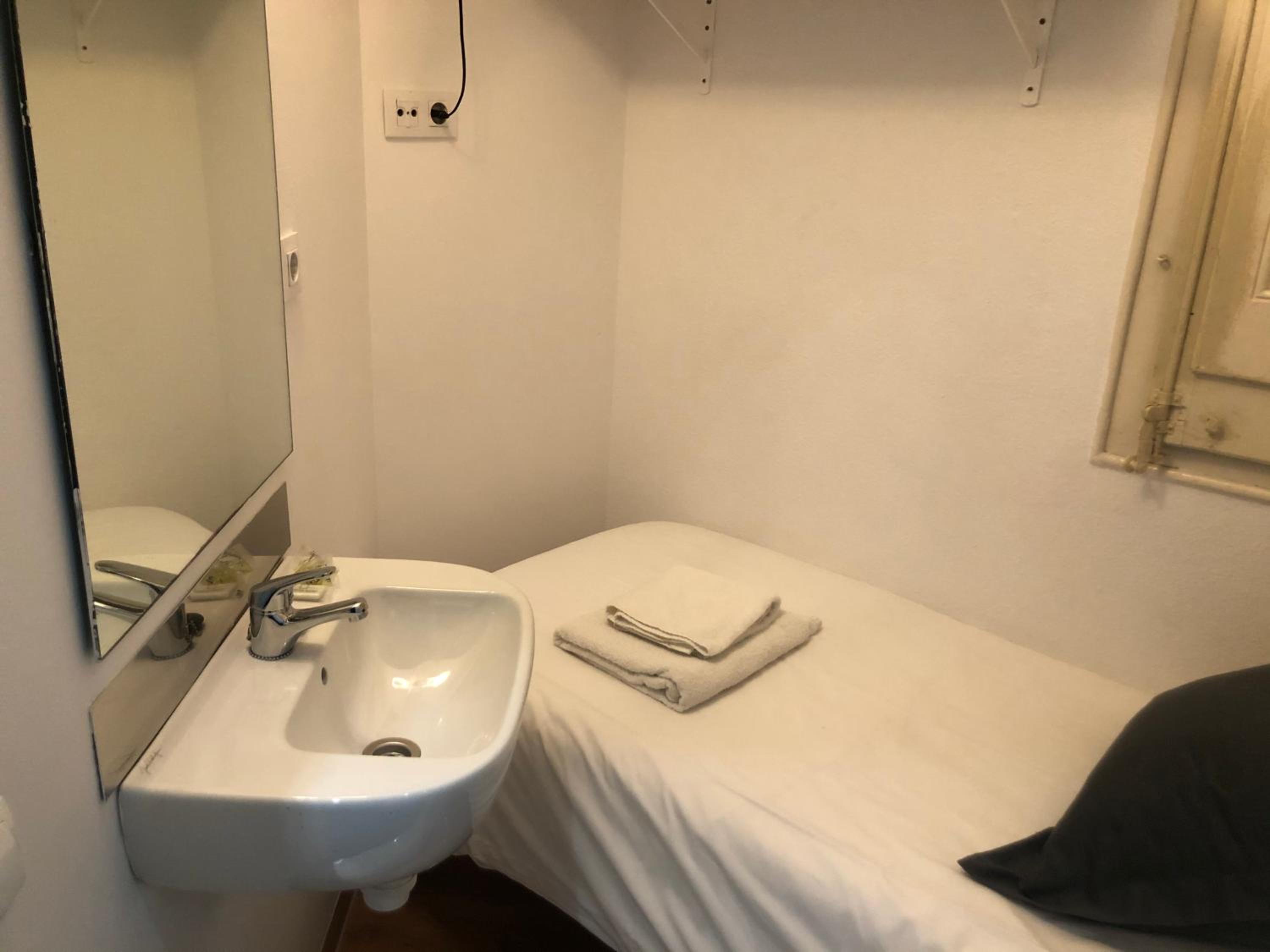 Single Room with Private External Bathroom photo 3