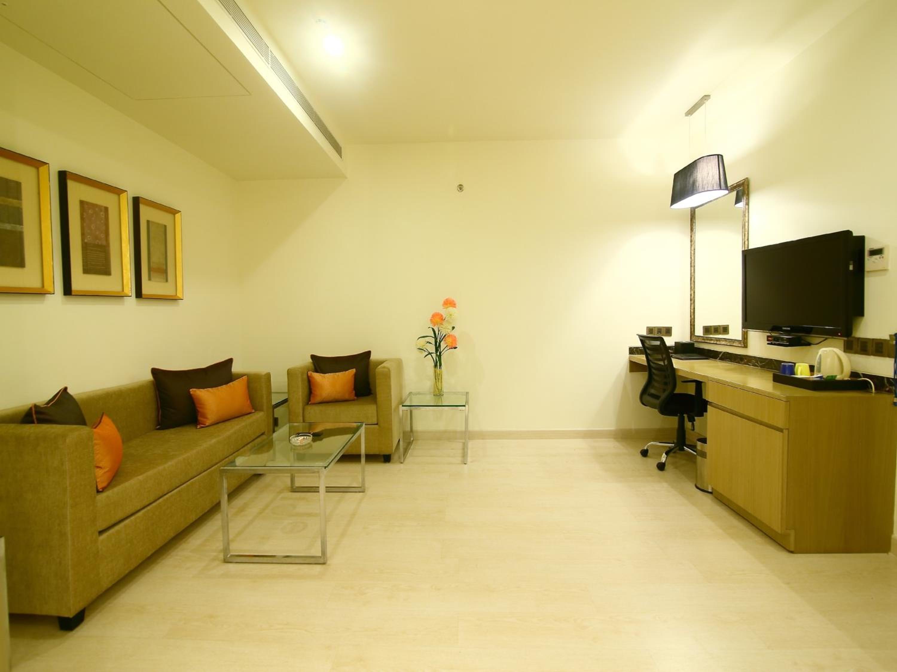 Executive Suite - Photo 13