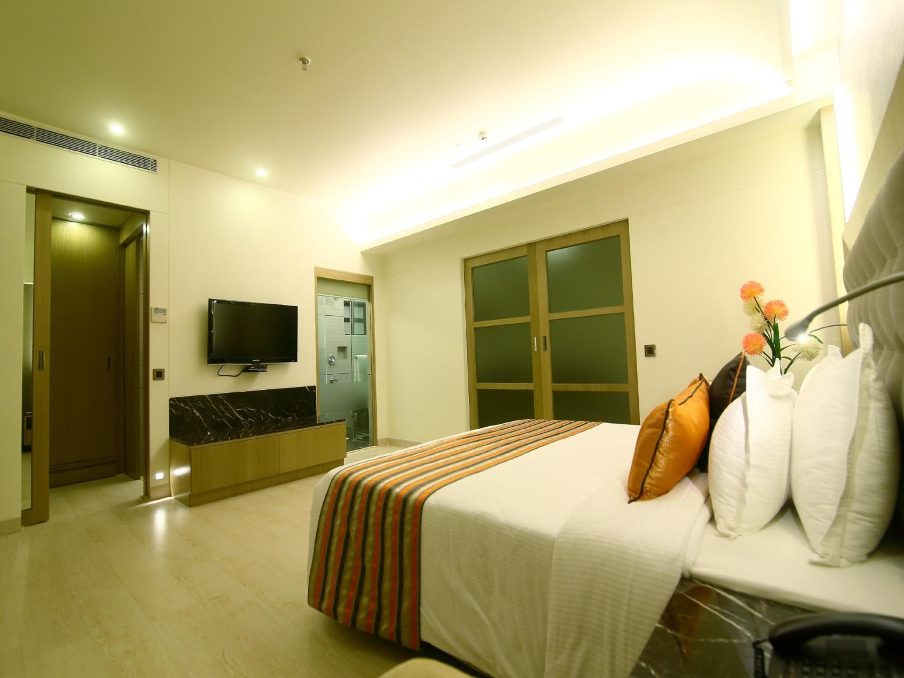Executive Suite - Photo 1