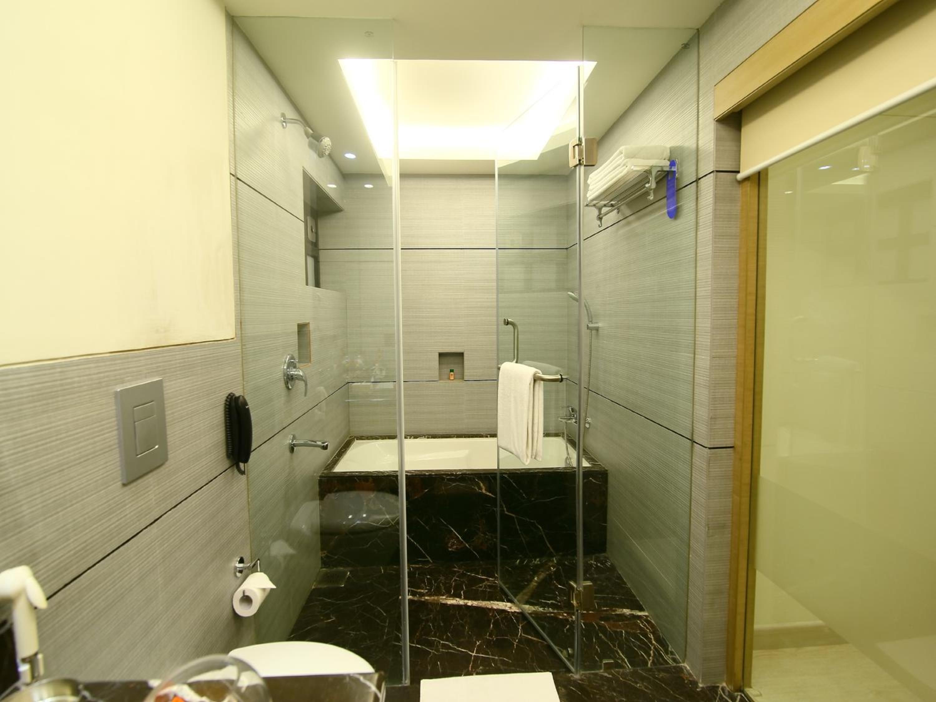 Executive Suite - Photo 12