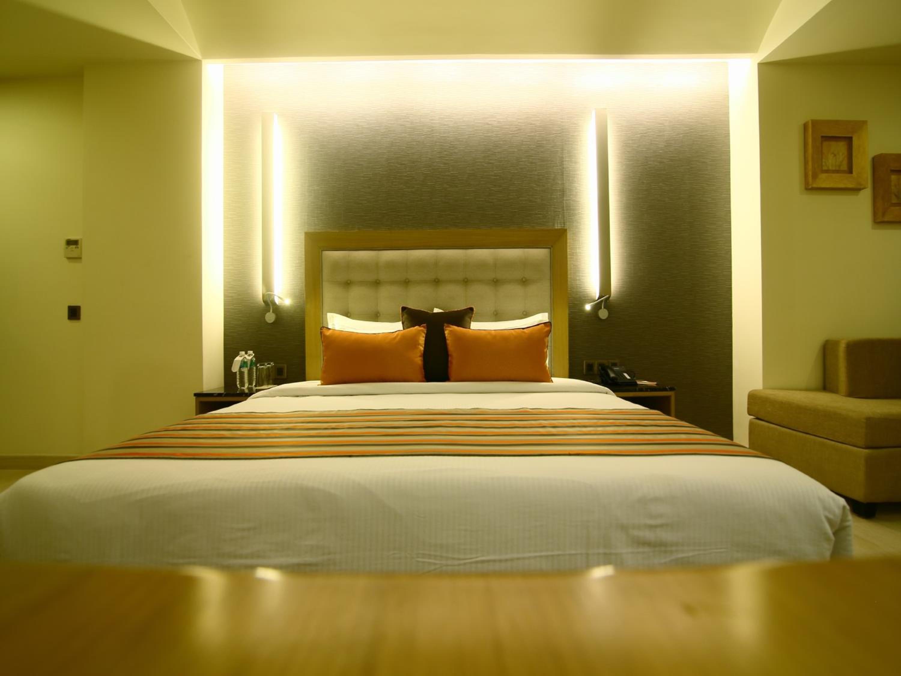 Executive Suite - Photo 8