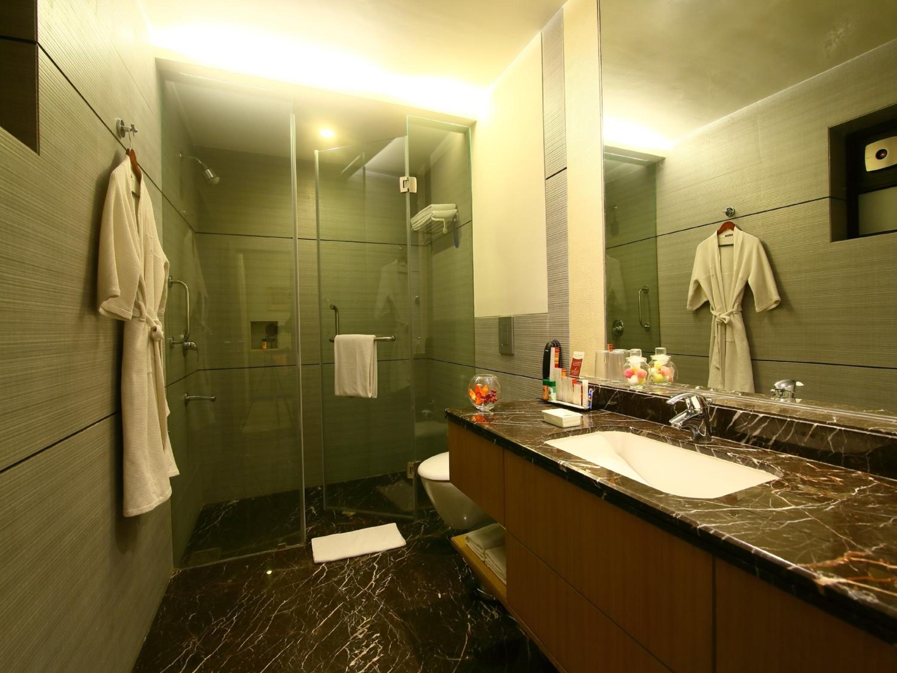 Executive Suite - Photo 7