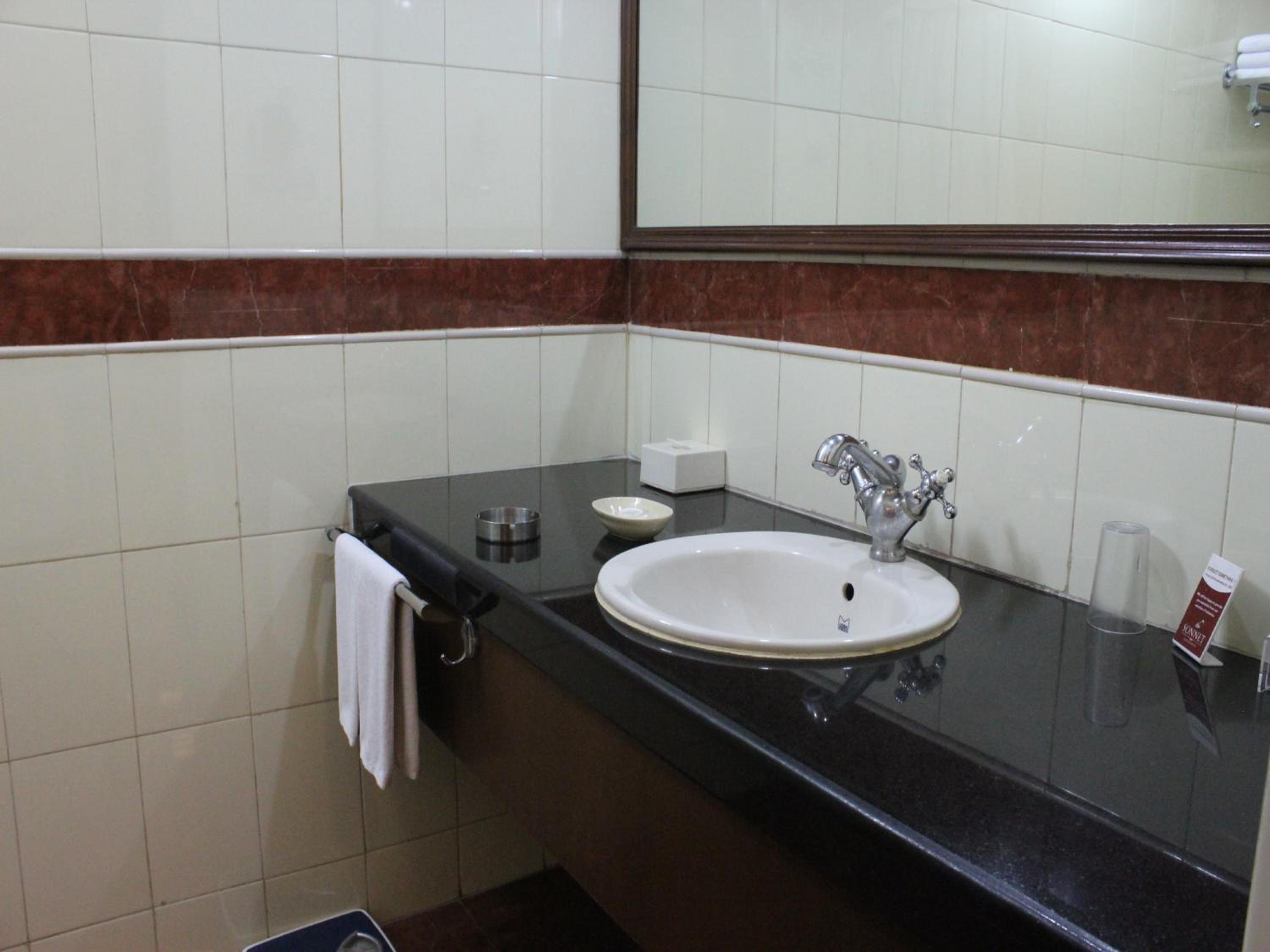 Suite - Photo 8