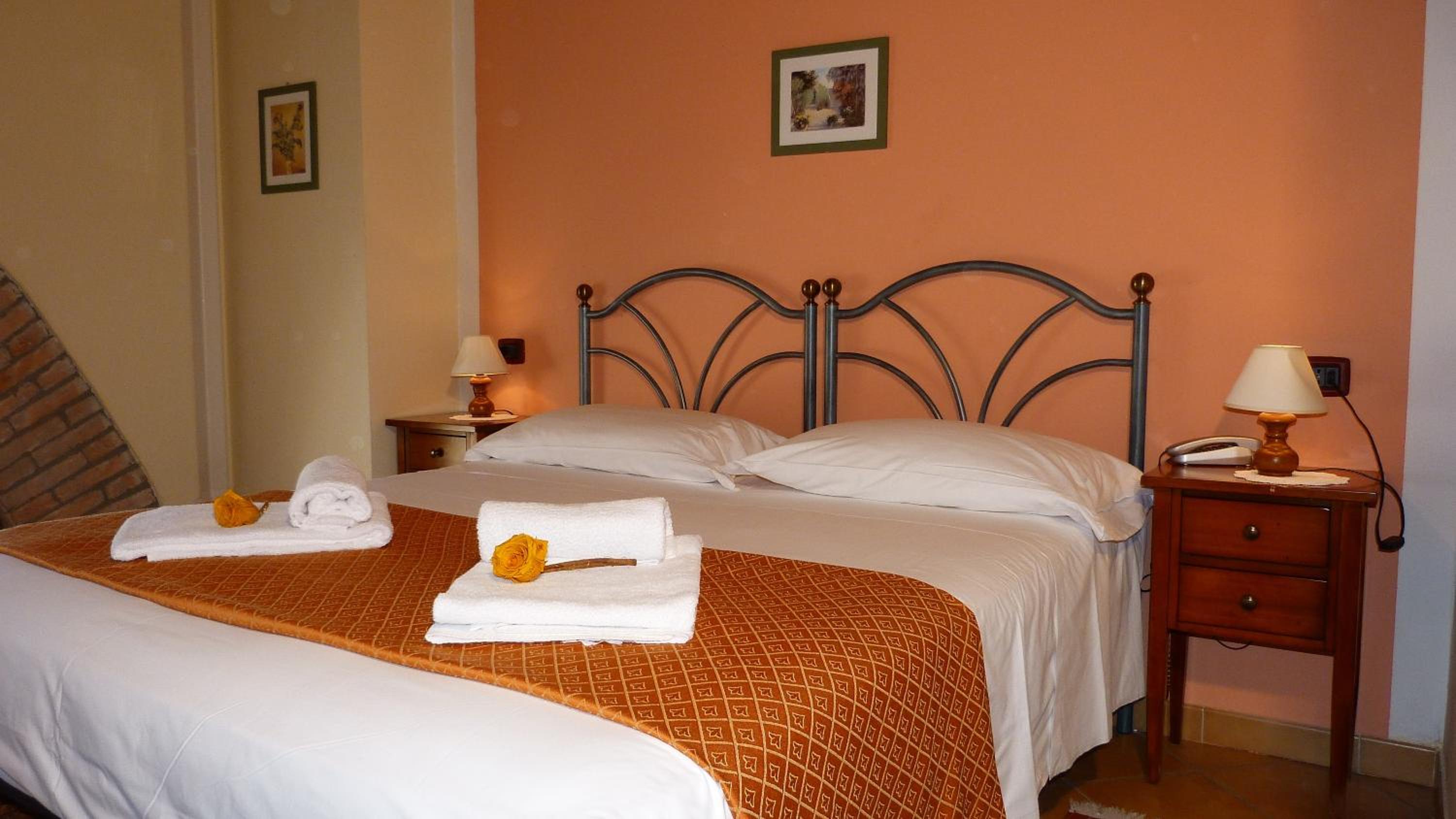 Double or Twin Room - Photo 9