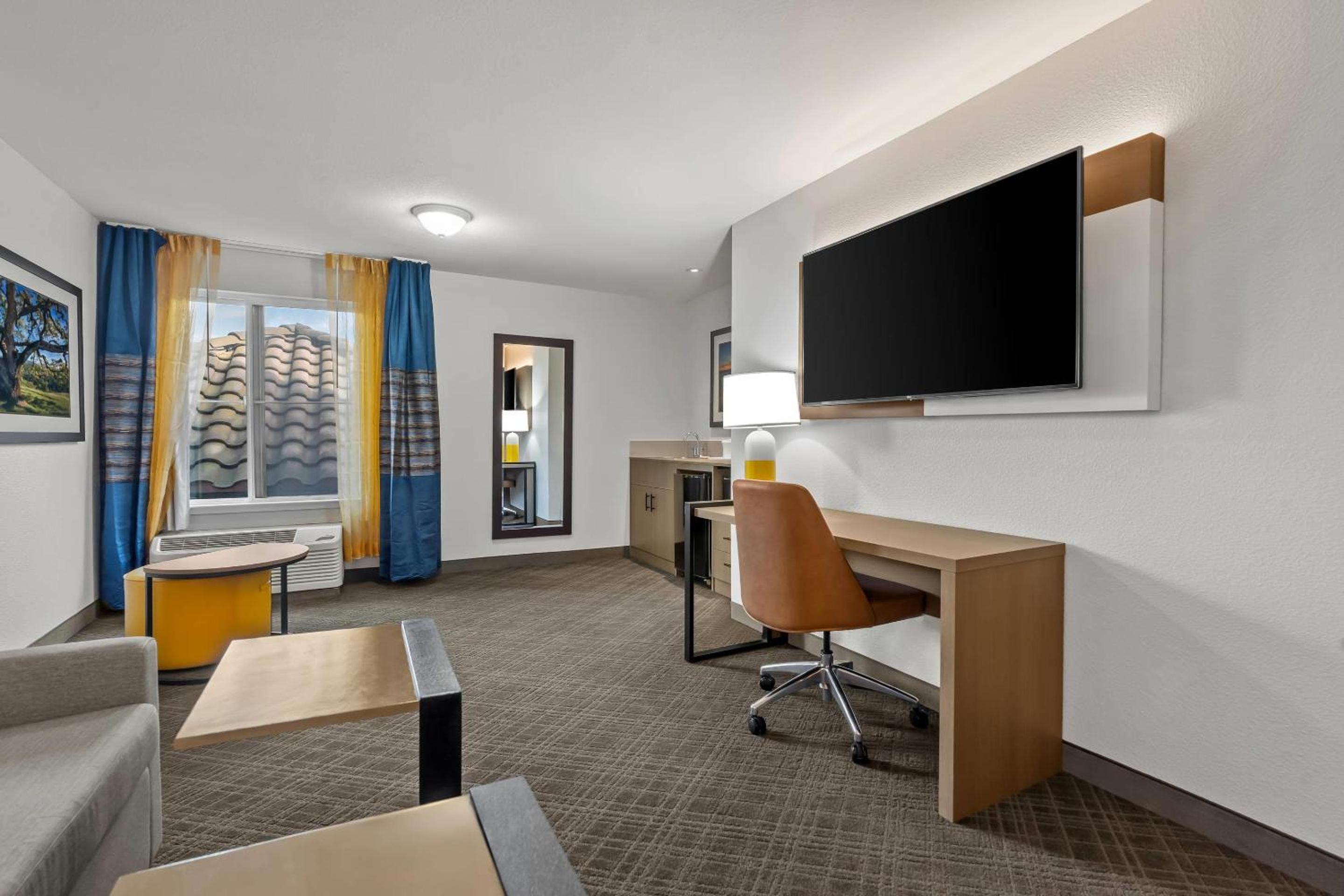 King Room with Whirlpool - Non-smoking photo 1