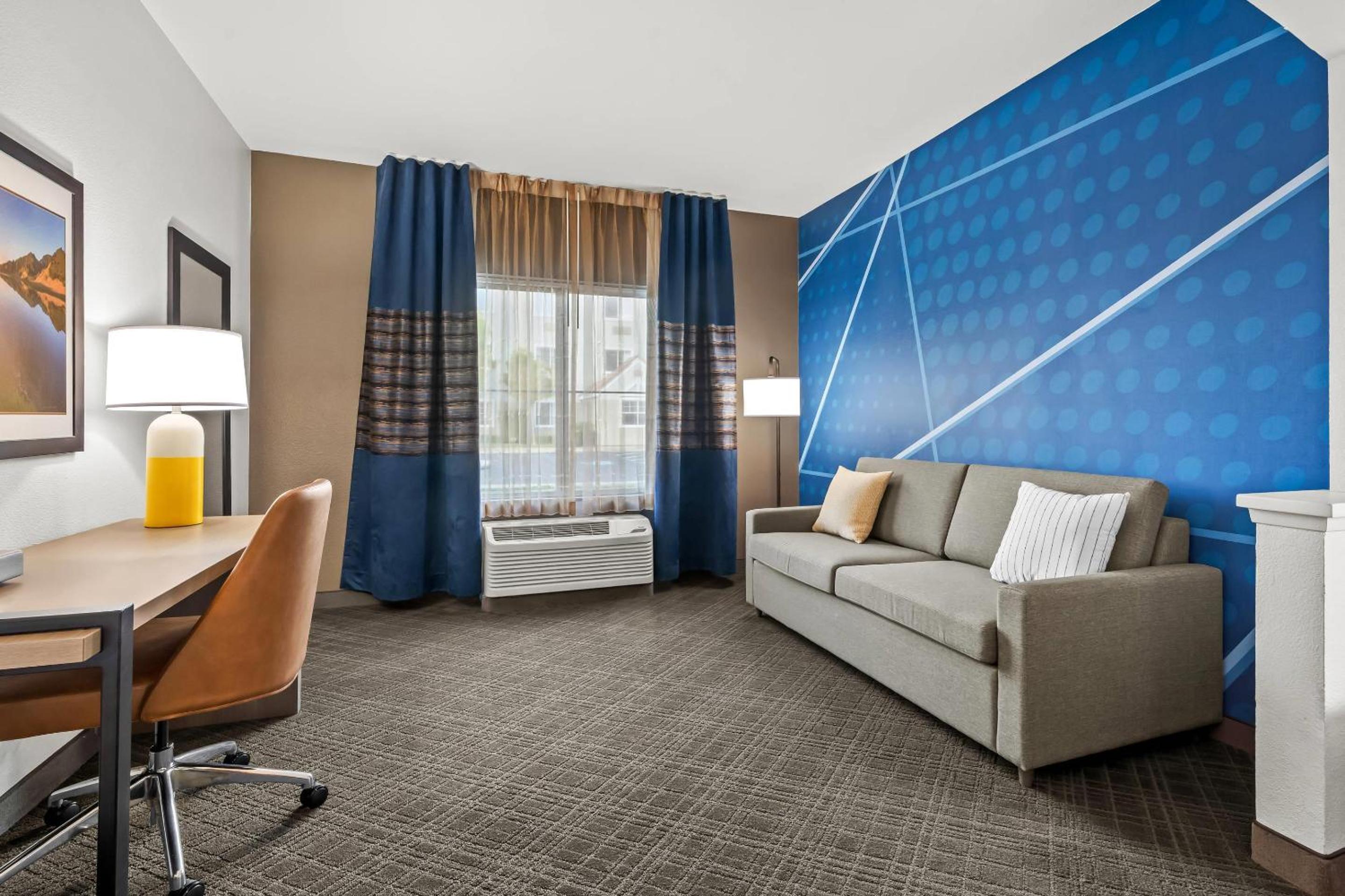 King Suite with Sofa Bed - Non Smoking photo 3
