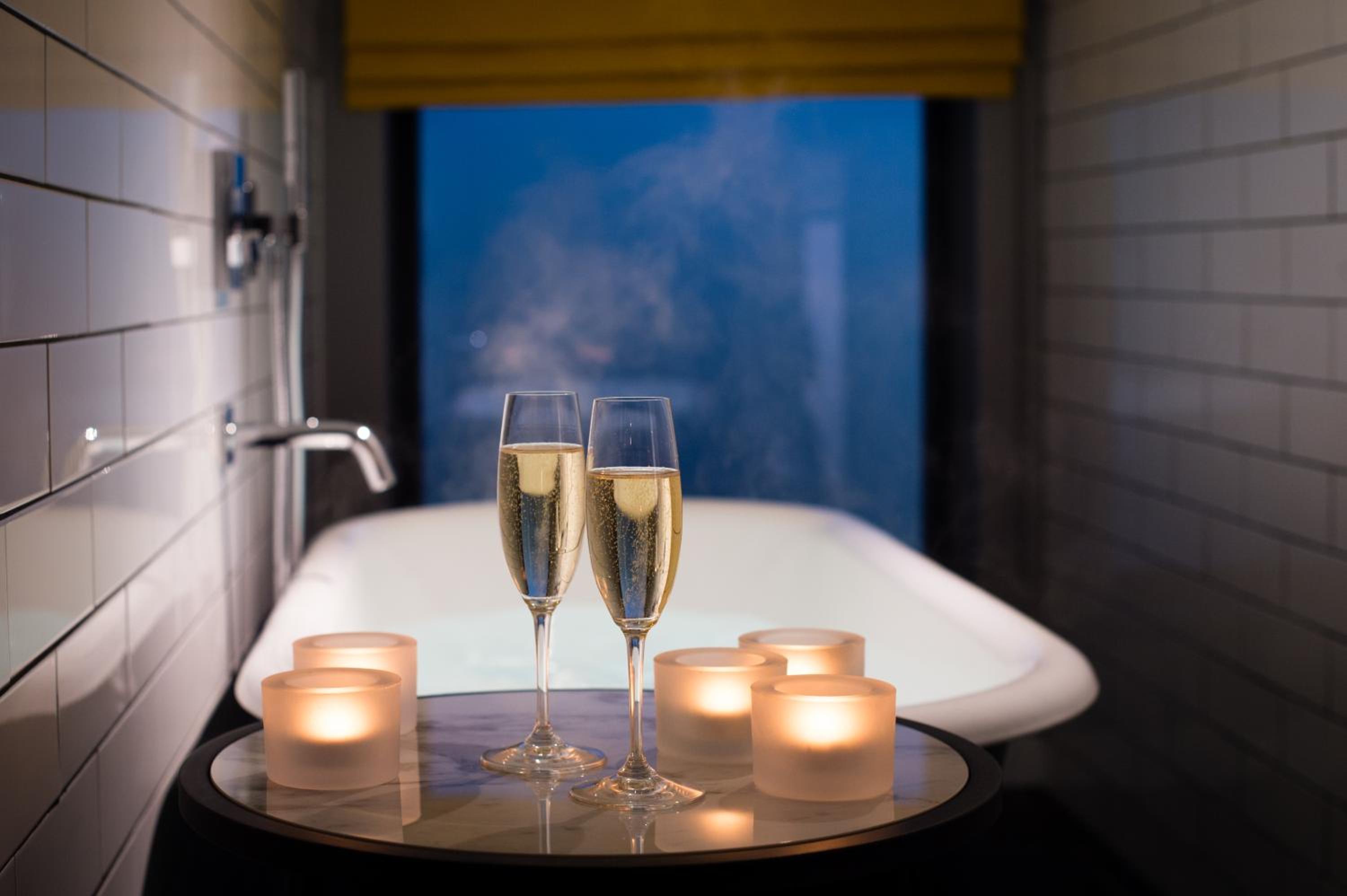 Signature Suite - Photo 3