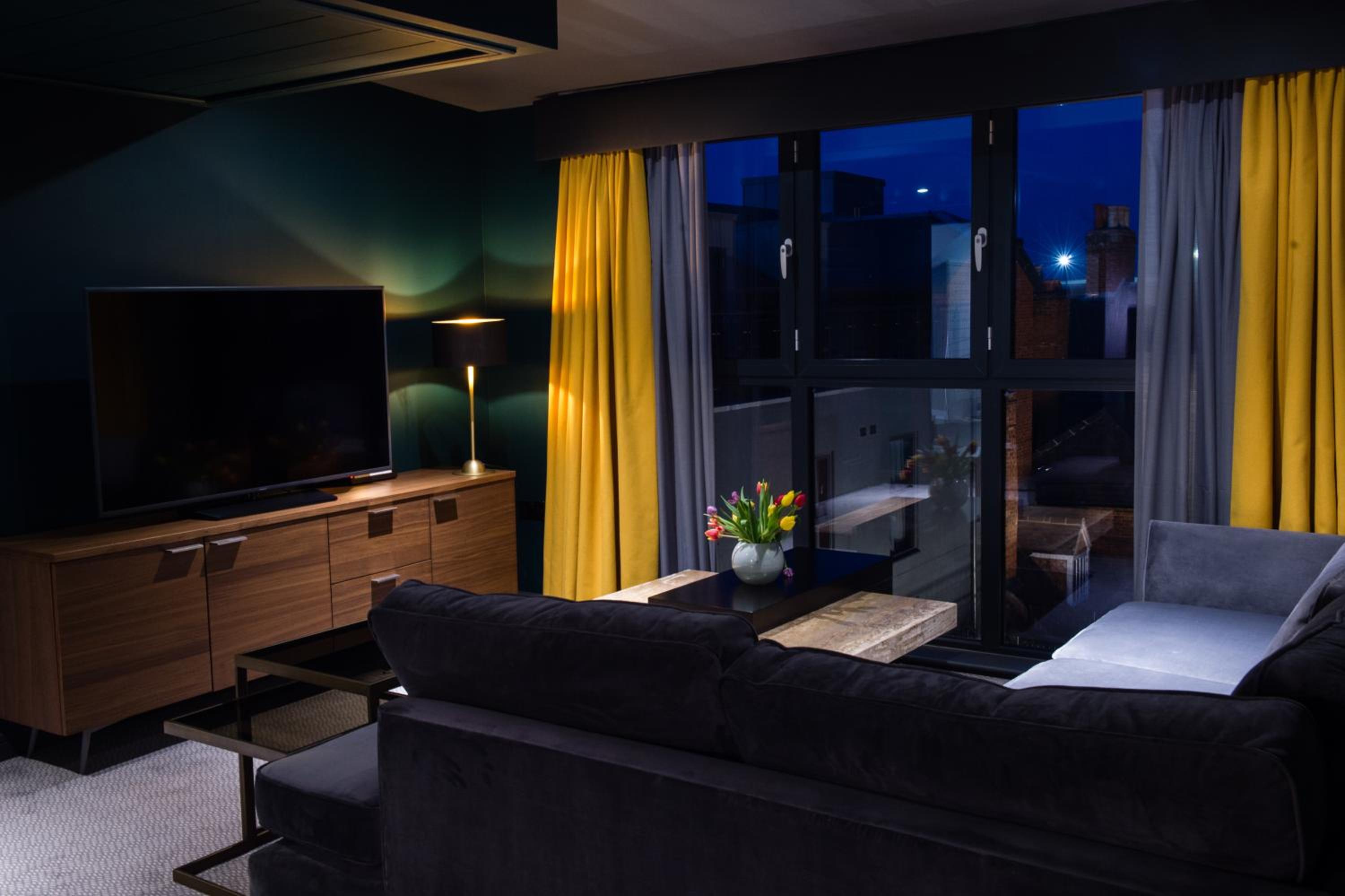 Signature Suite - Photo 4