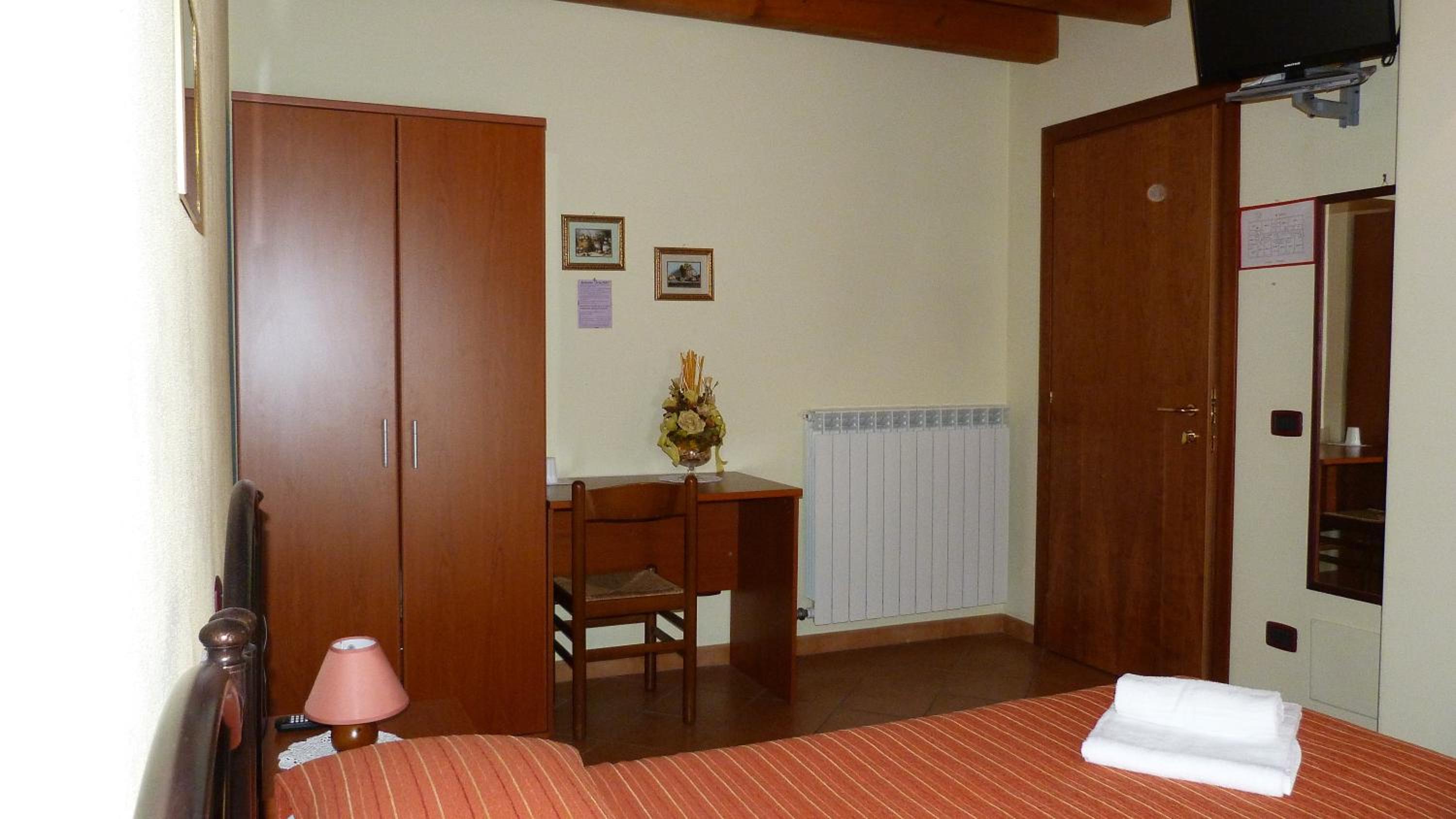 Double or Twin Room - Photo 15