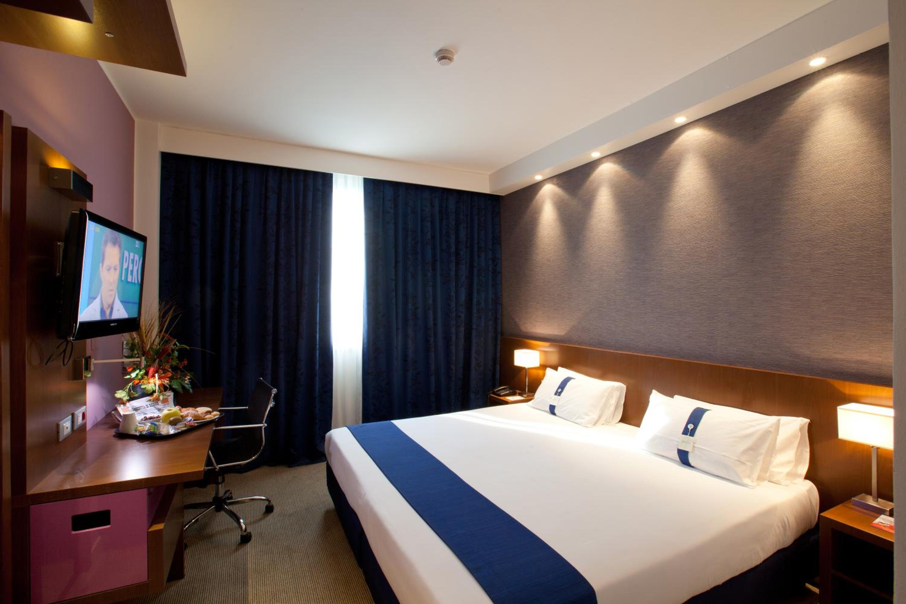 Standard Room with Free Breakfast - Photo 1