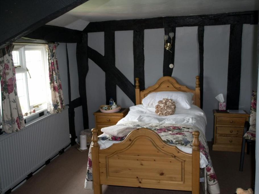 Single Room with Shared Bathroom photo 1