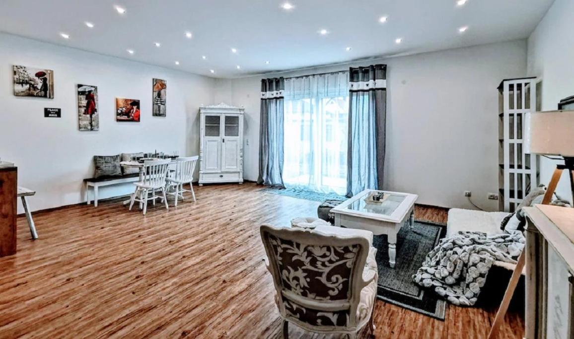 One-Bedroom House - Photo 21