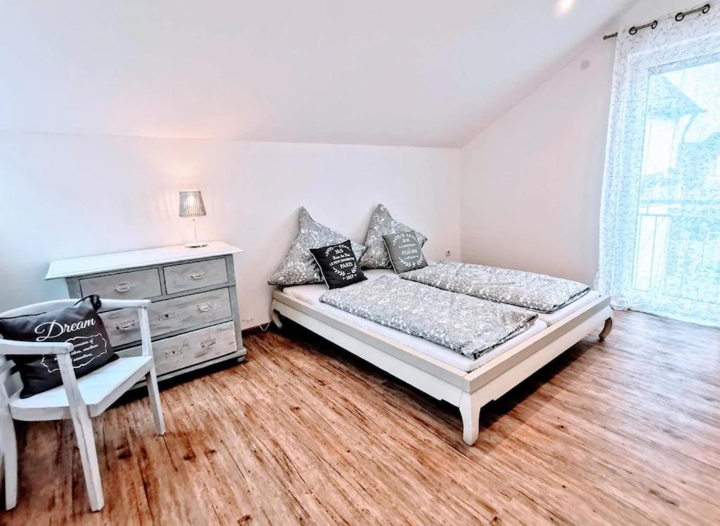 One-Bedroom House - Photo 7