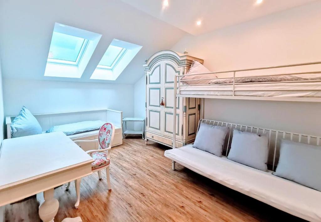 One-Bedroom House - Photo 3