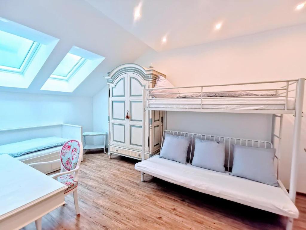 One-Bedroom House - Photo 4