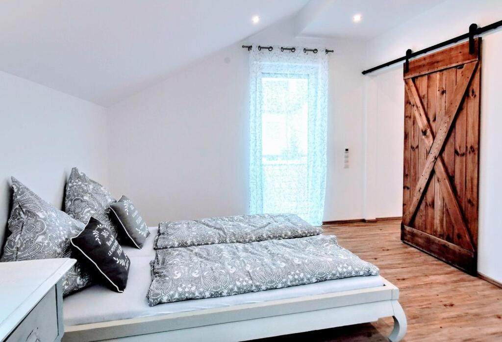 One-Bedroom House - Photo 8