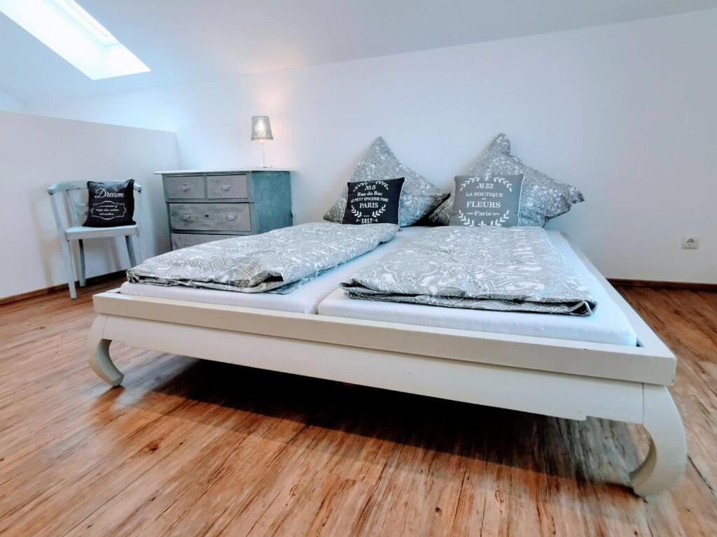 One-Bedroom House - Photo 6