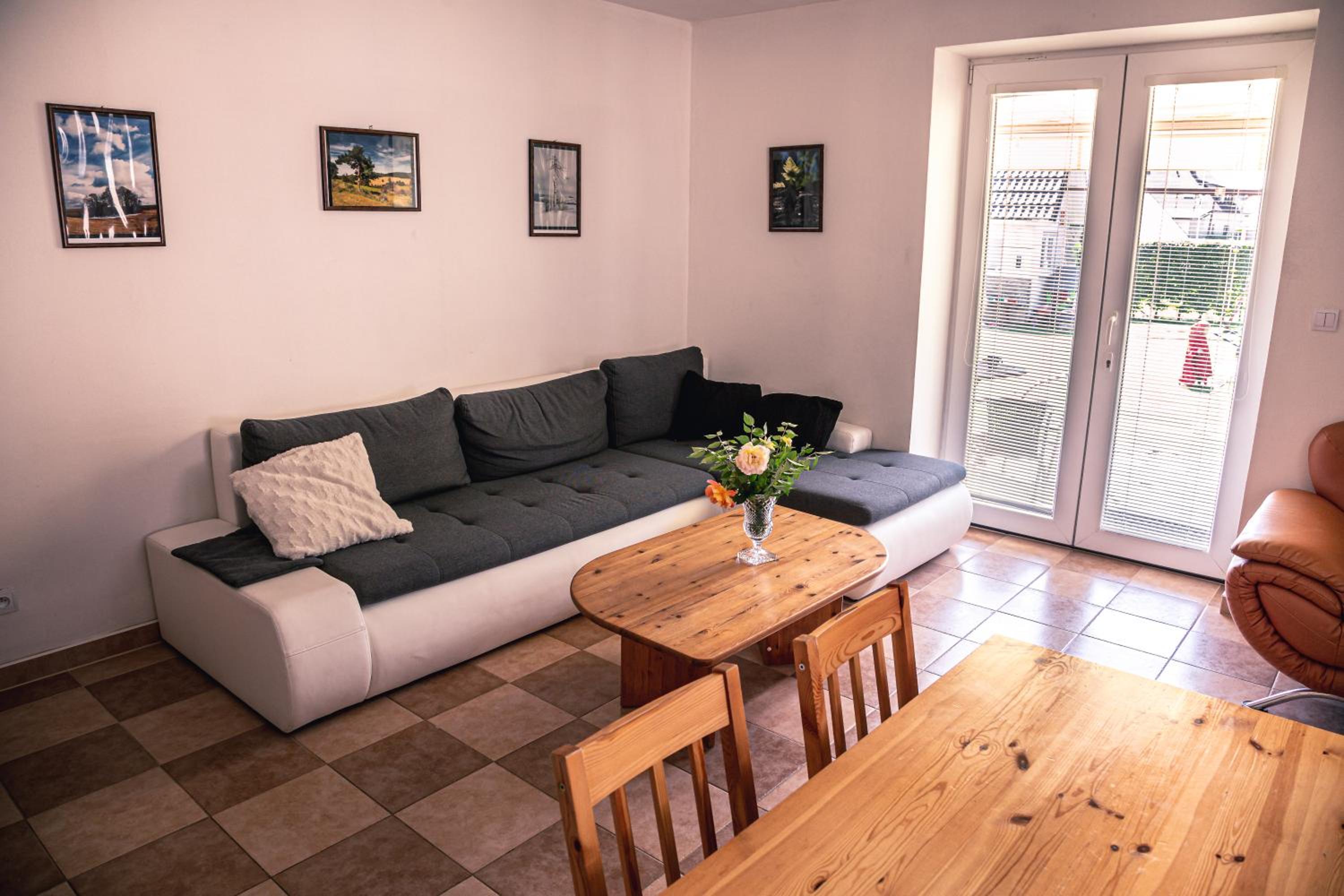One-Bedroom Apartment photo 1