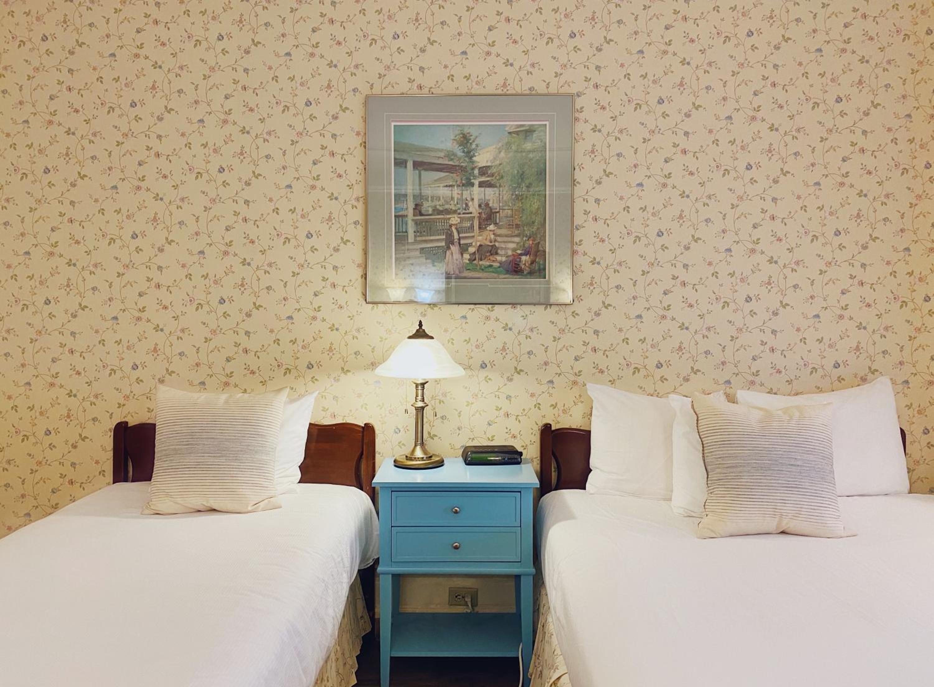Standard Queen Room