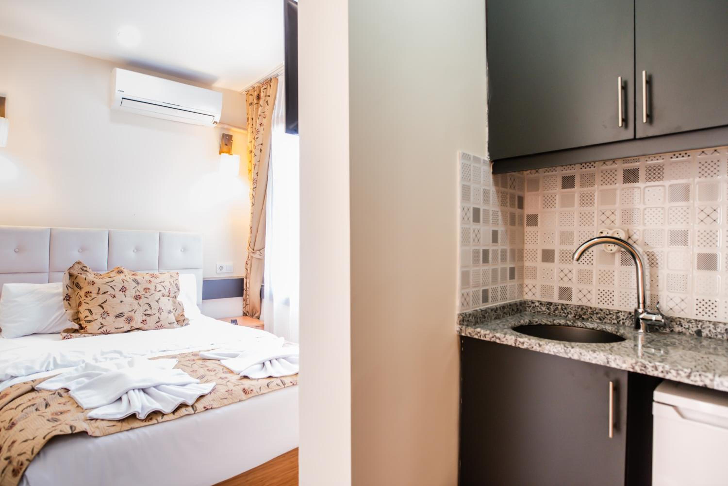 Studio Apartment photo 2