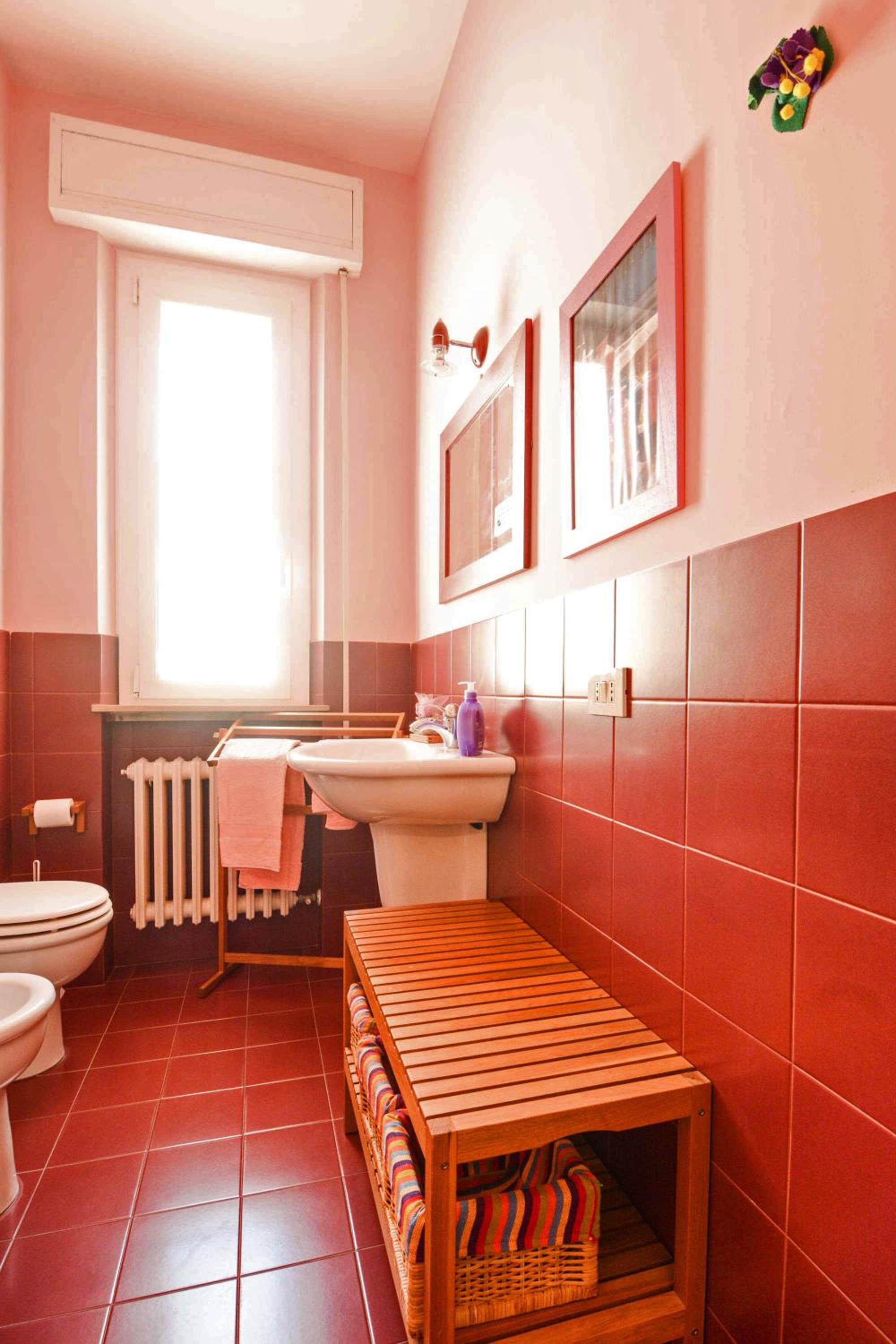 Quadruple Room with Private Bathroom - Photo 9