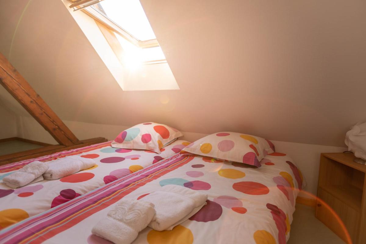 Six-Bedroom House photo 1