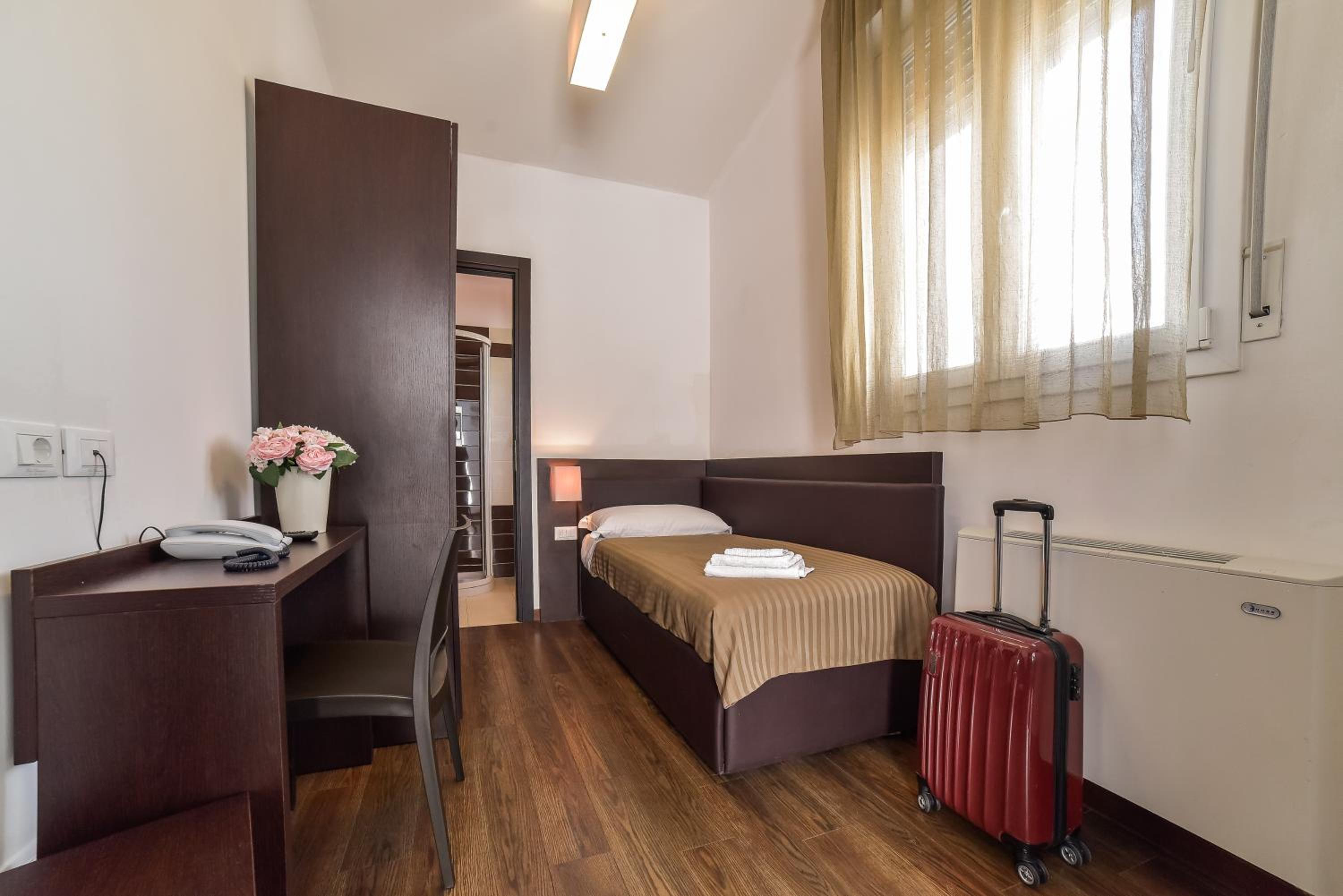 Single Room photo 2