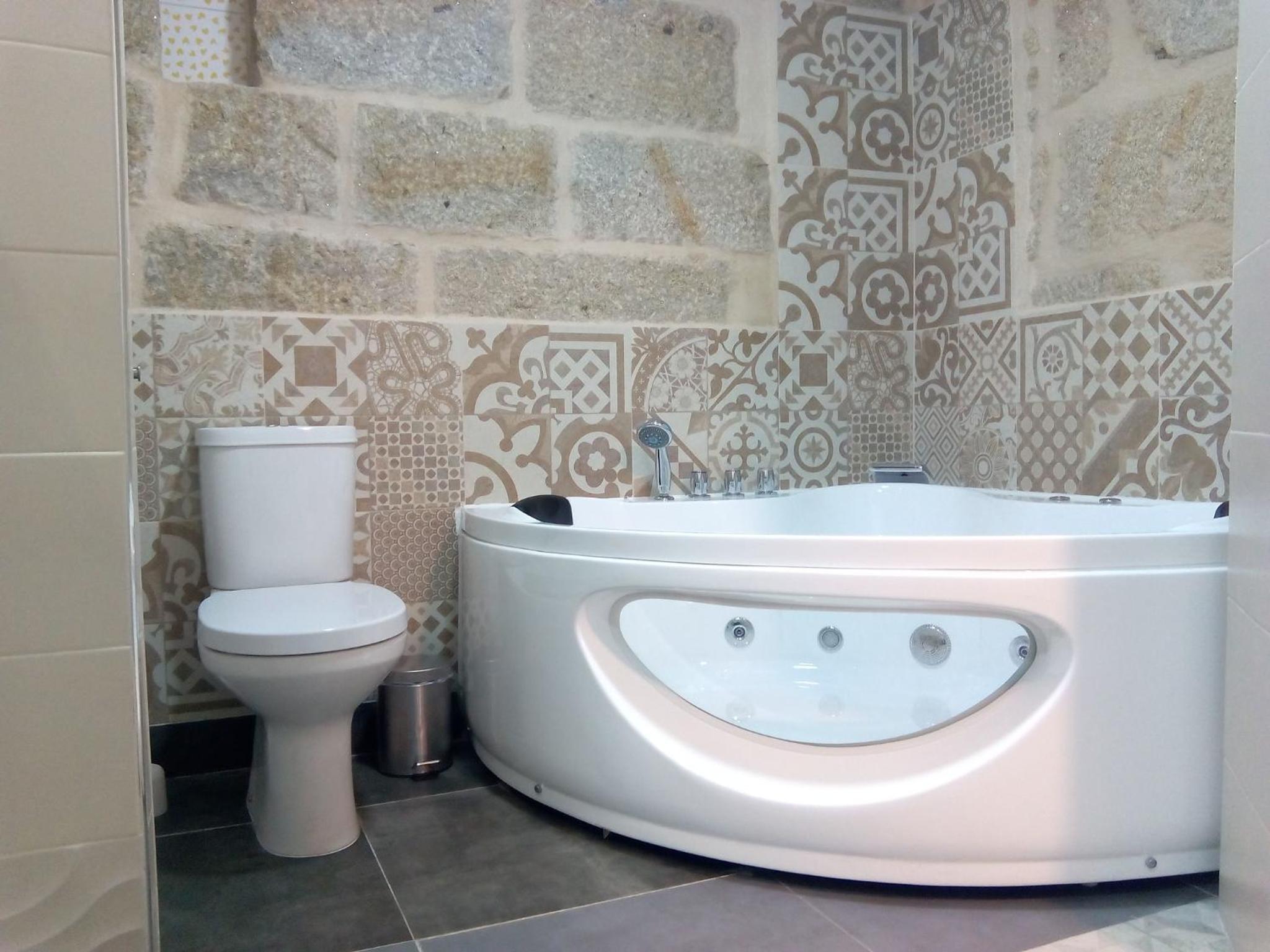 King Room with Spa Bath - Photo 6