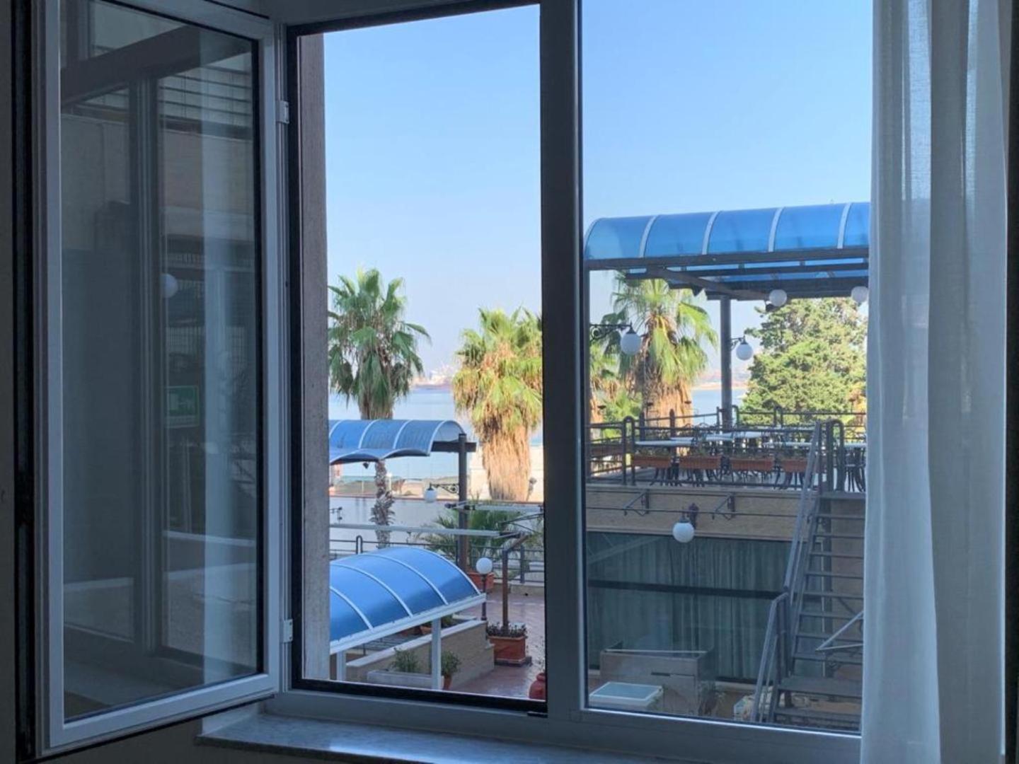 Deluxe Double Room with Sea View photo 2