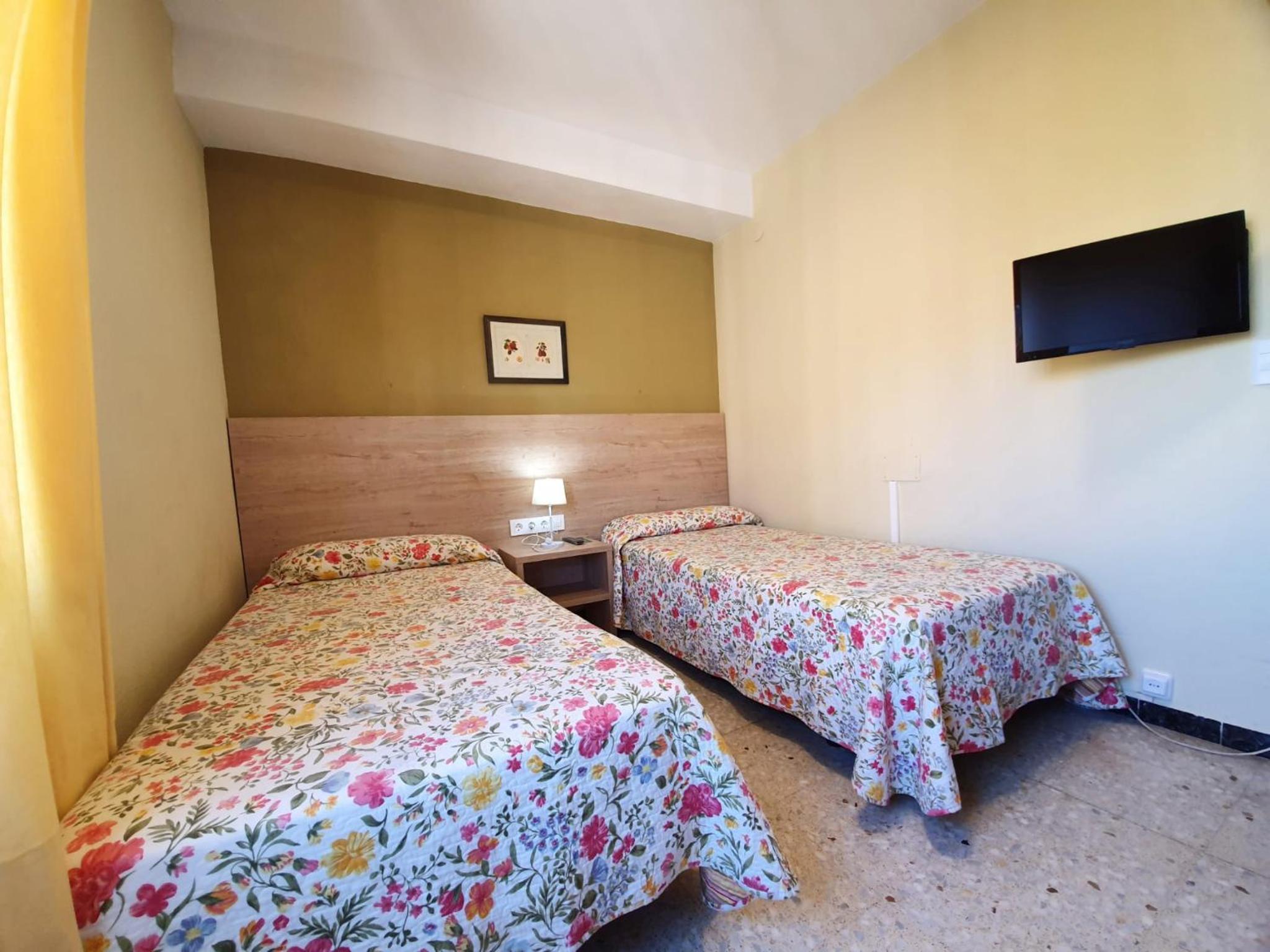 Habitación Doble Económica con Baño Compartido