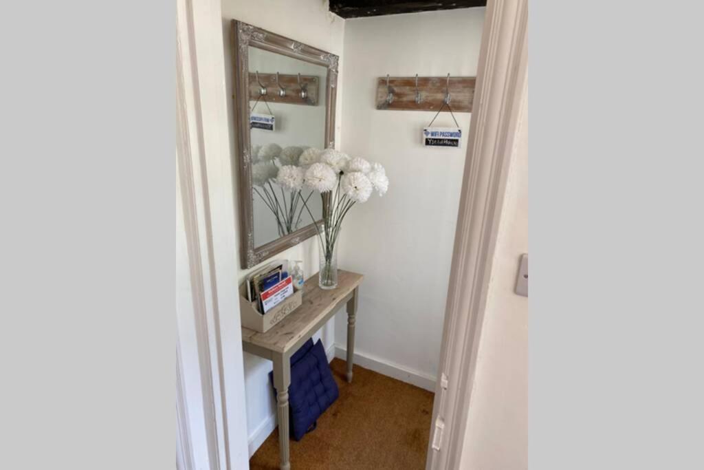 One-Bedroom Apartment - Photo 3