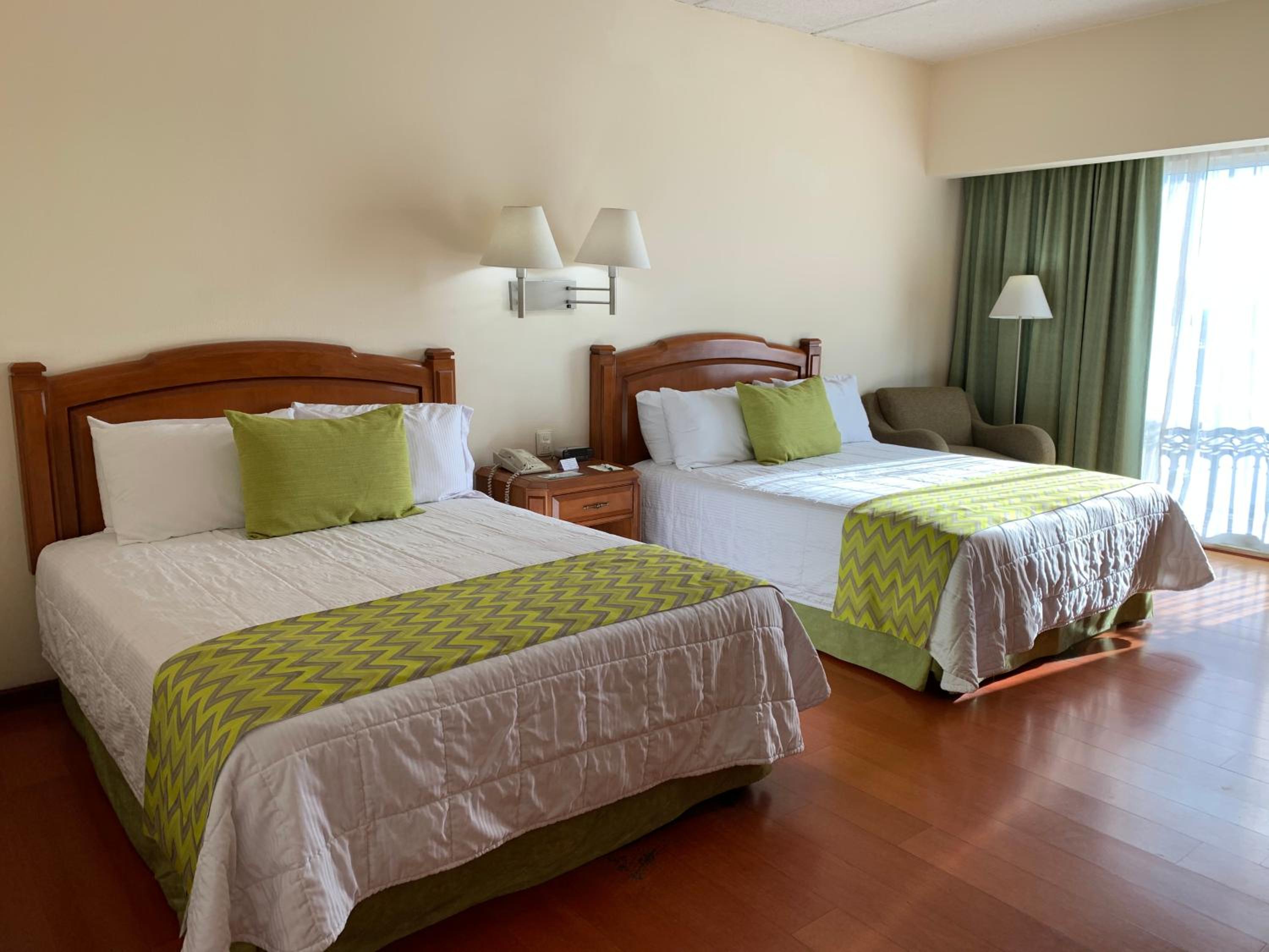 Double Room with Two Double Beds - Photo 1
