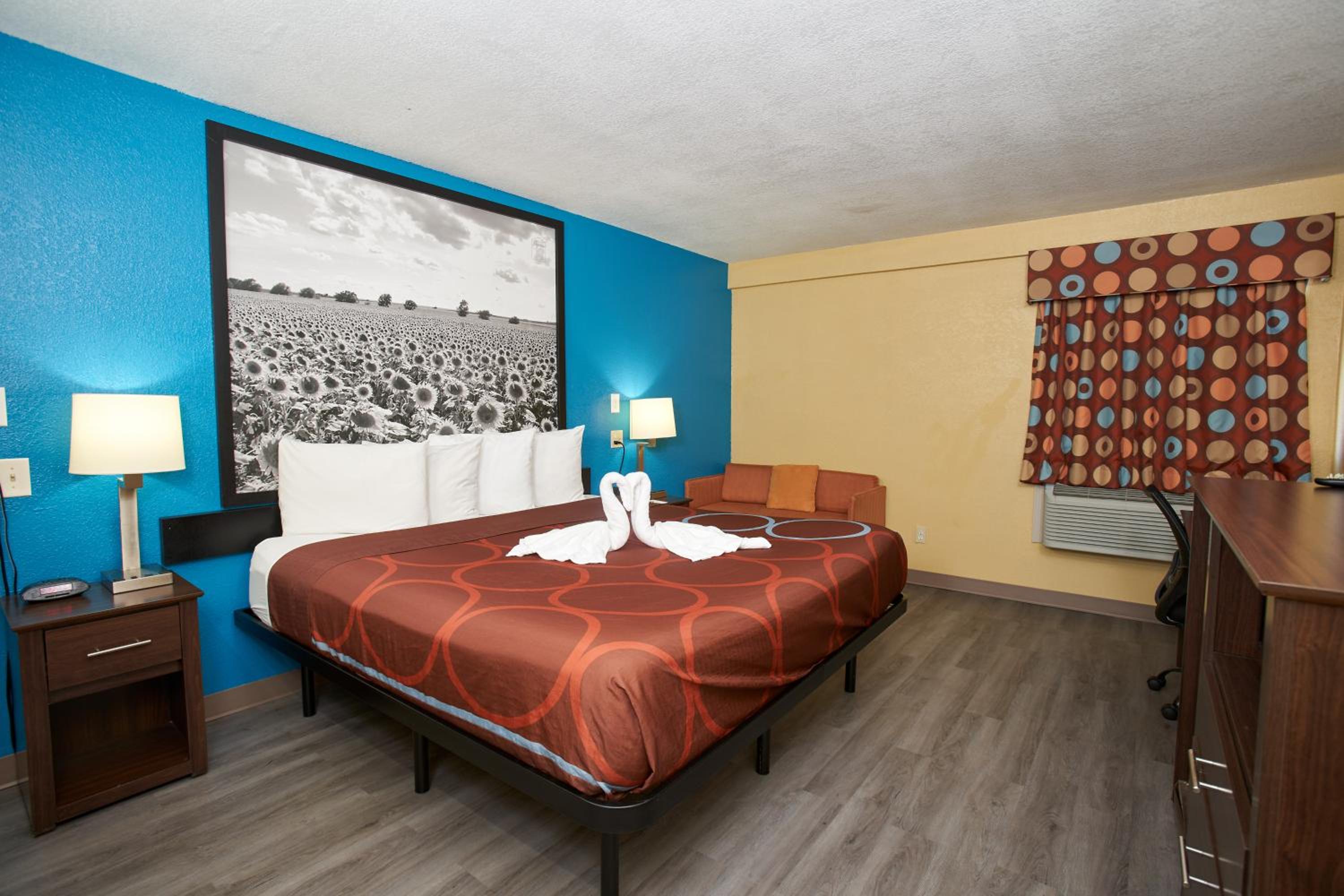 King Room - Non-Smoking - Photo 6