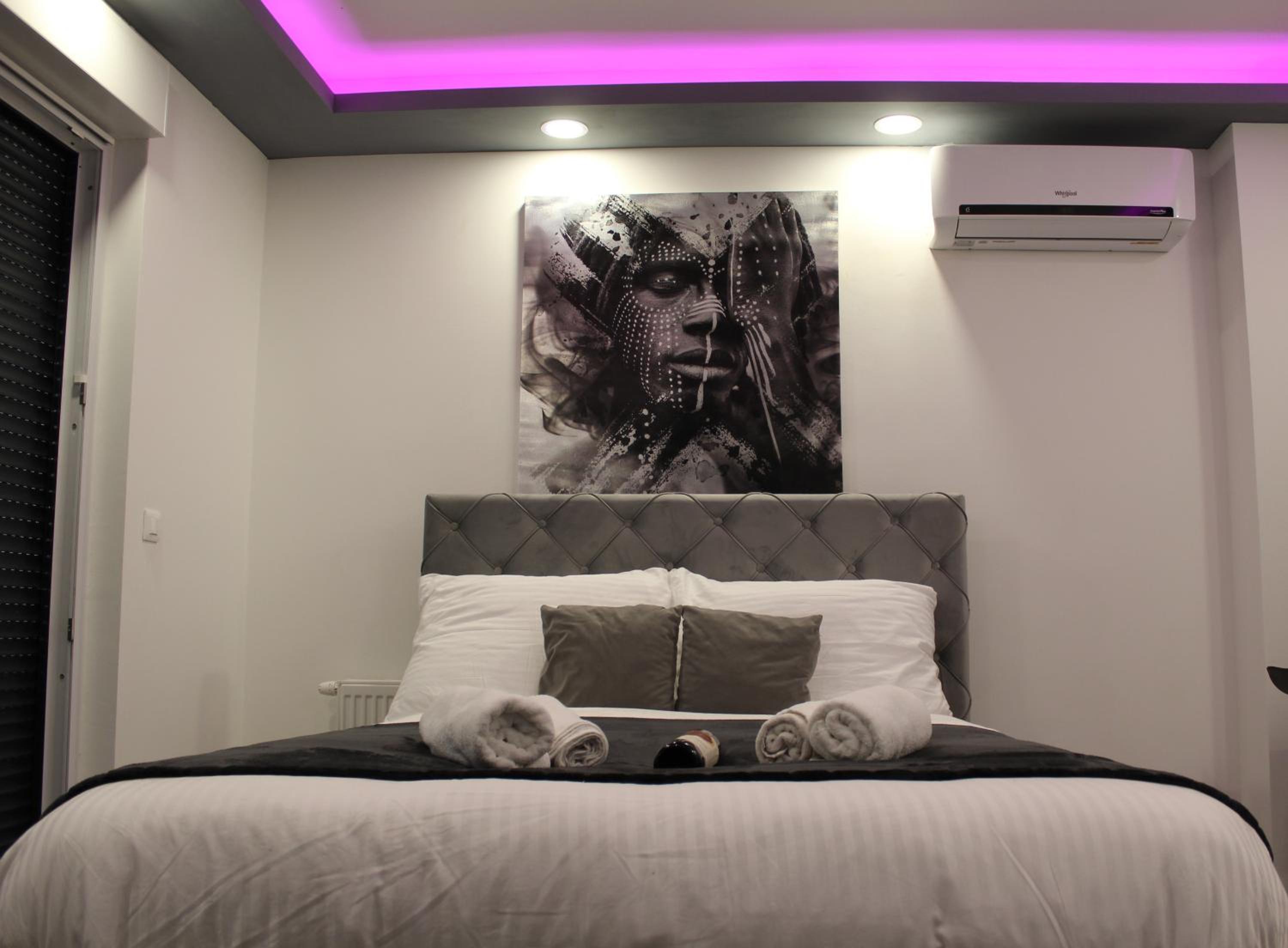 One-Bedroom Apartment - Photo 8