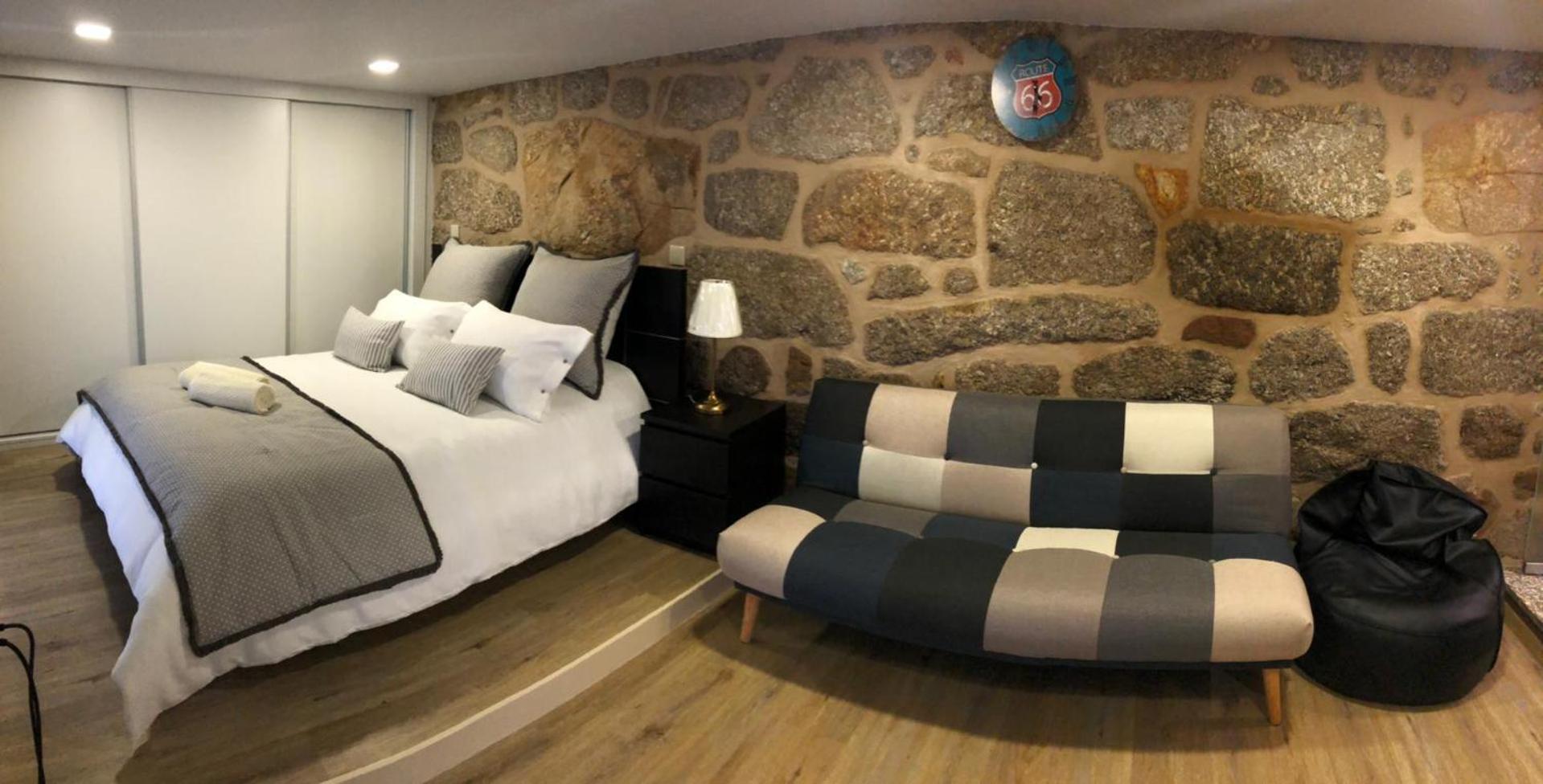 Five-Bedroom House photo 1