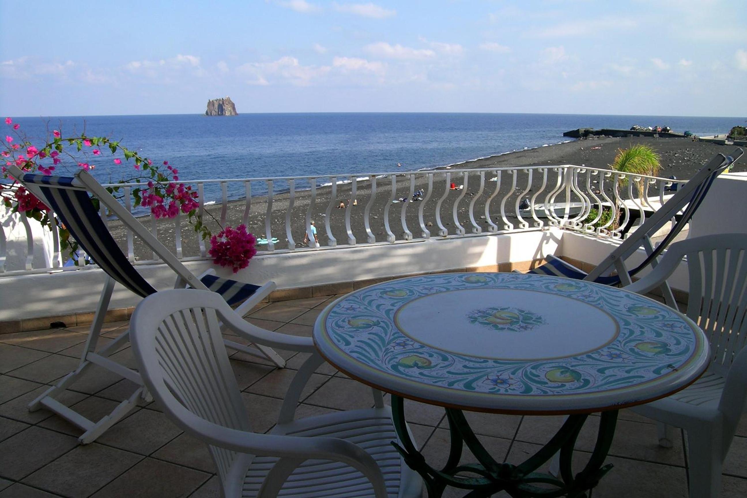 Double or Twin Room with Sea View - Photo 5