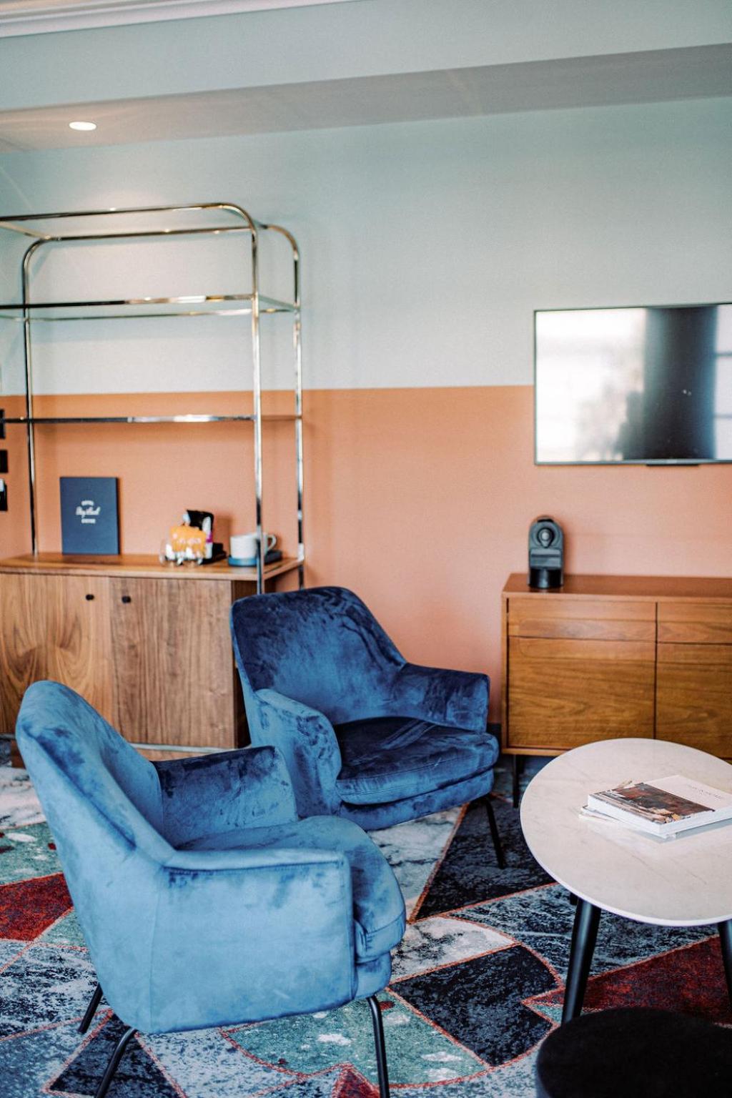 Deluxe Suite with Sea View photo 2