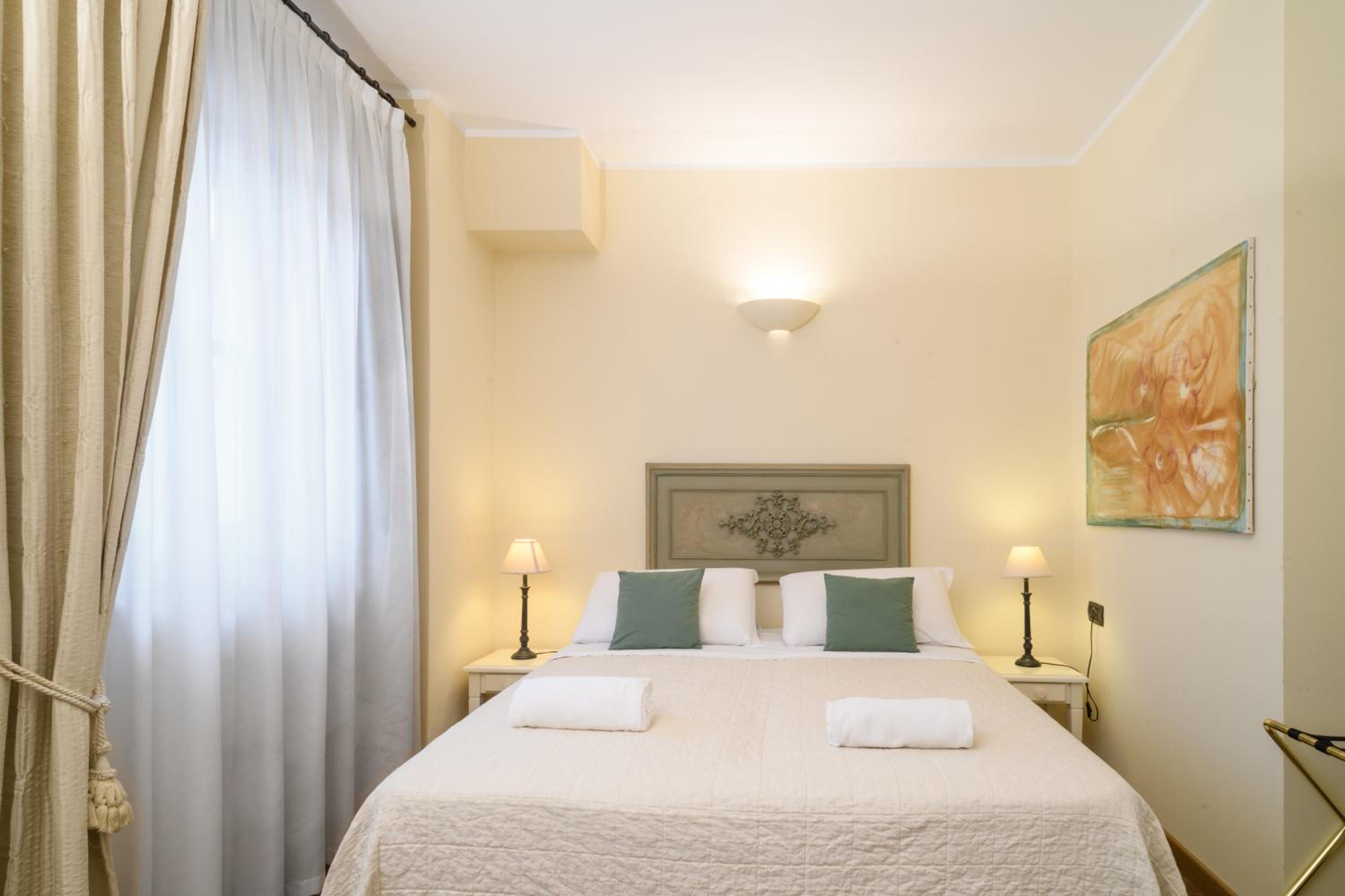 Deluxe Room - Photo 3