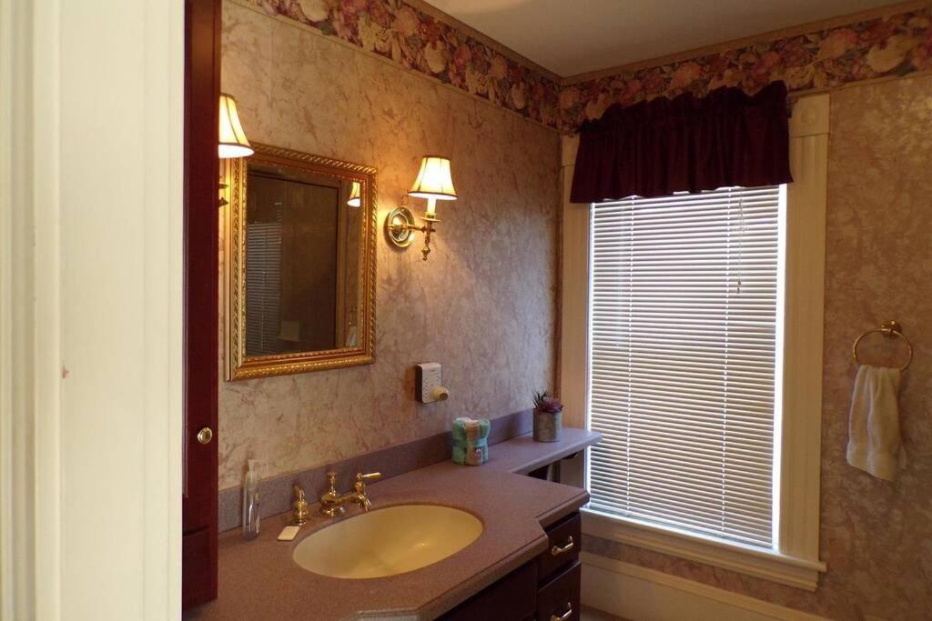 Four-Bedroom House - Photo 9