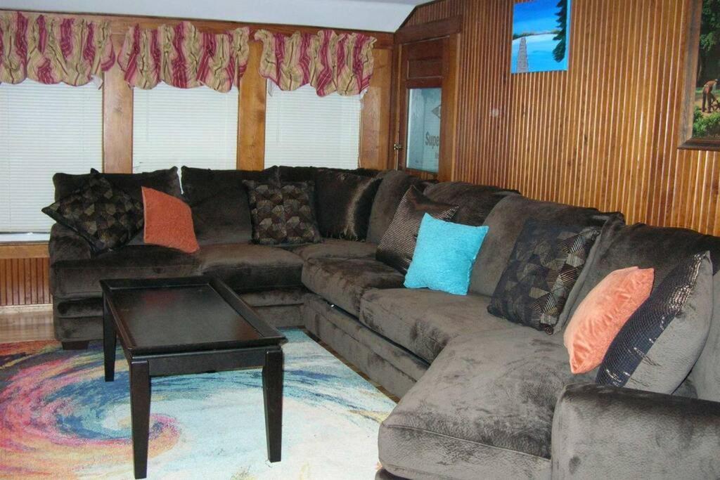 Four-Bedroom House - Photo 36