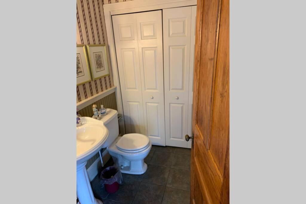 Four-Bedroom House - Photo 6