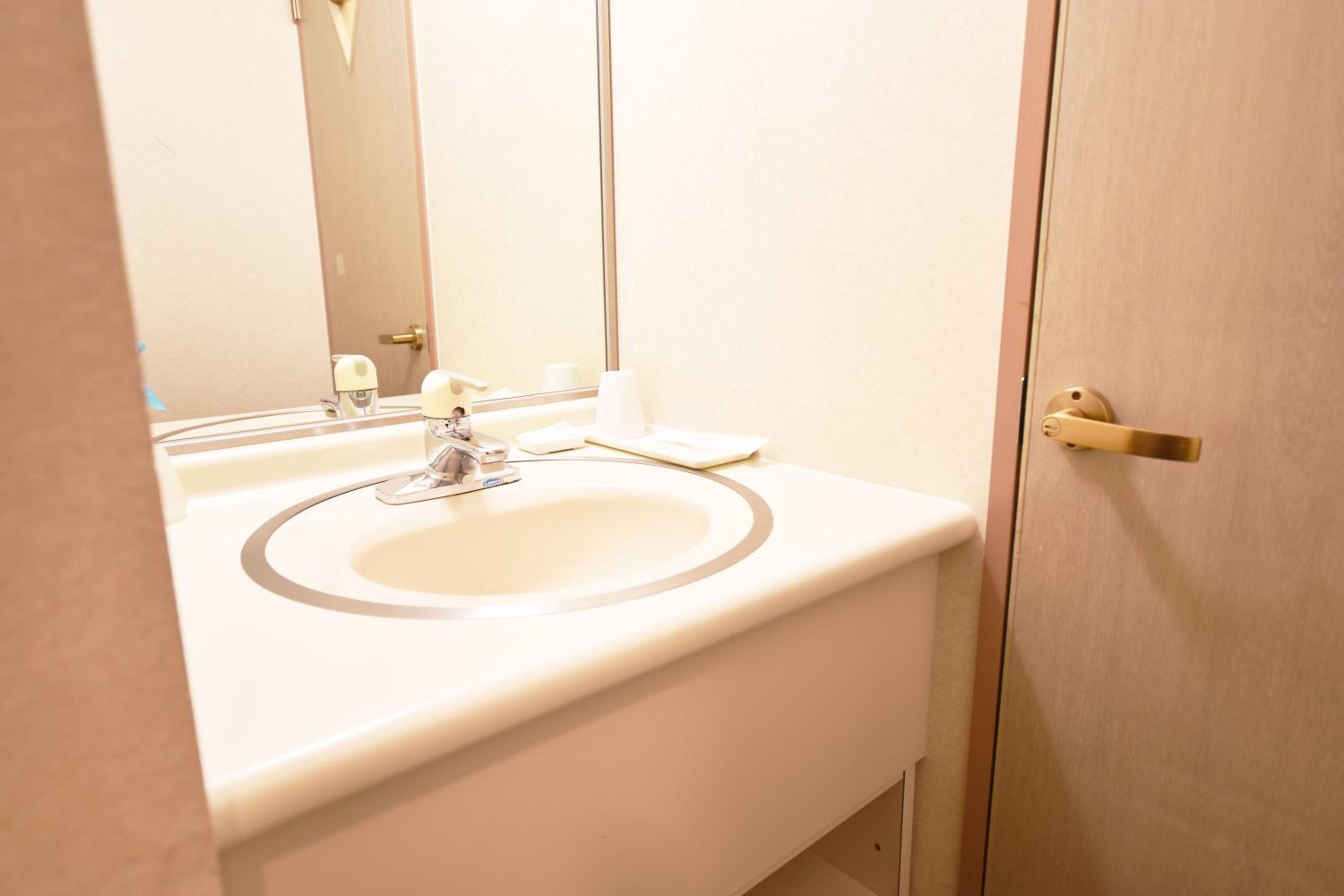 Economy Triple Room with Shared Bathroom photo 3
