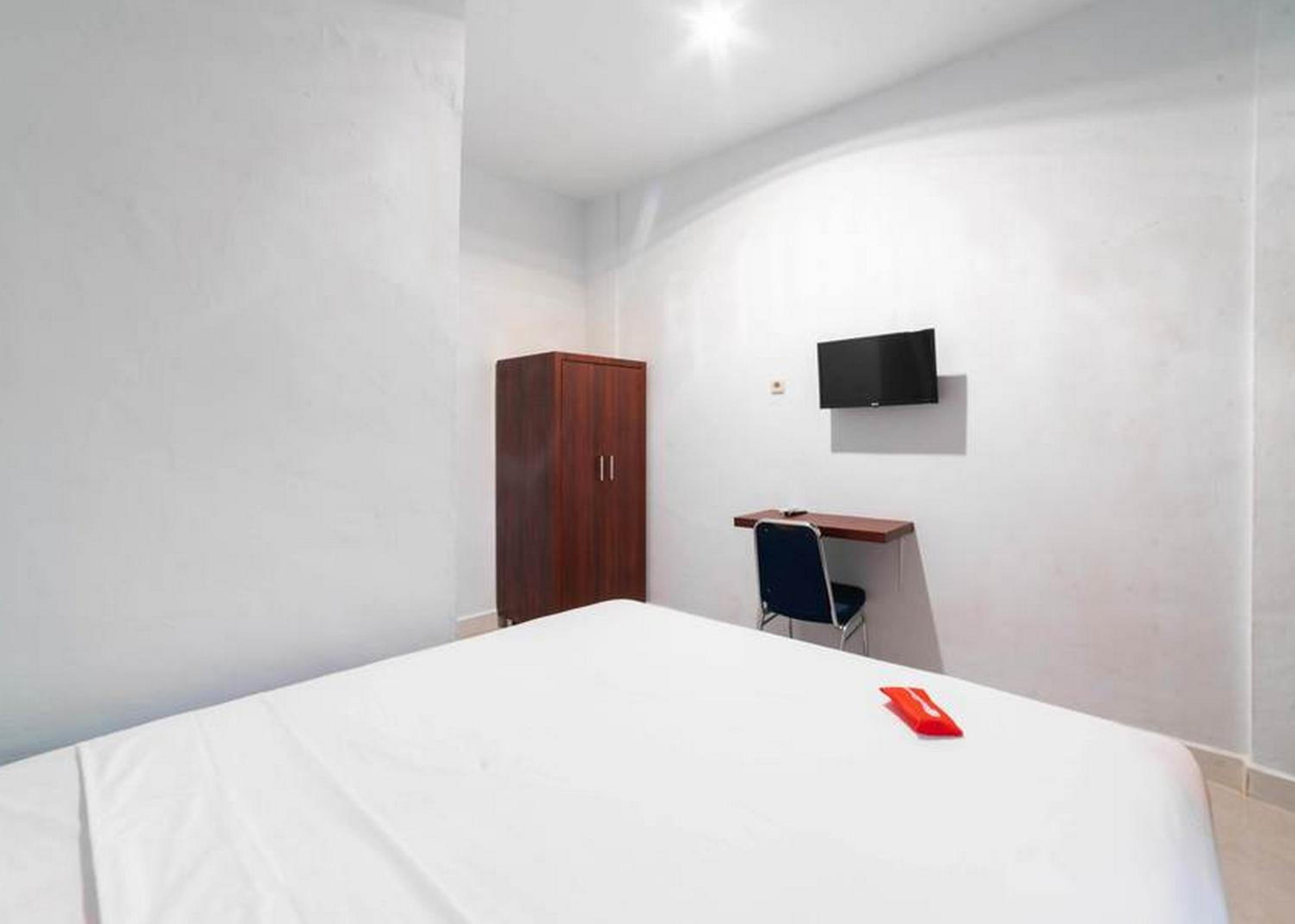Single Room with Shared Bathroom photo 1