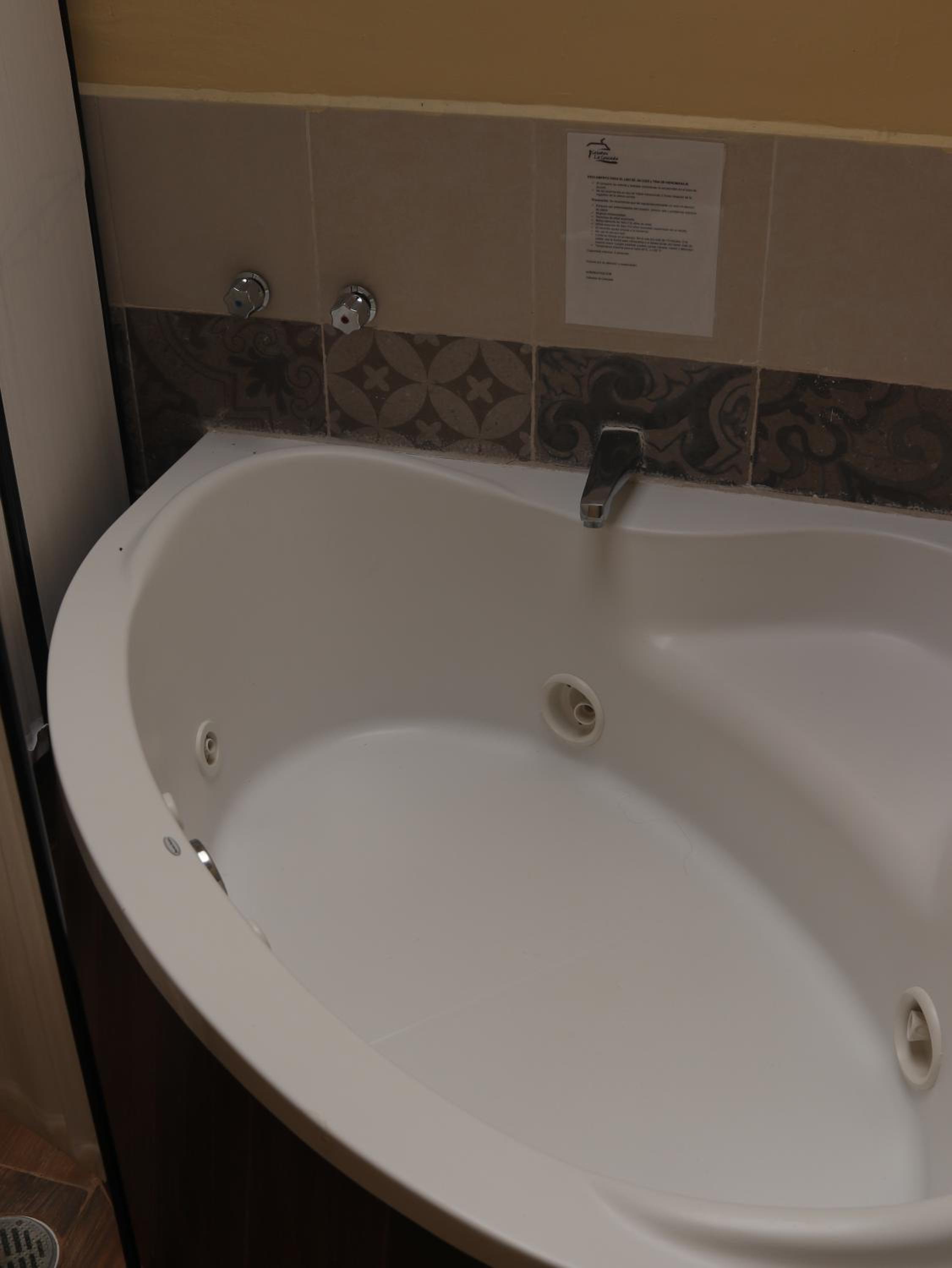Deluxe Cottage - Photo 8