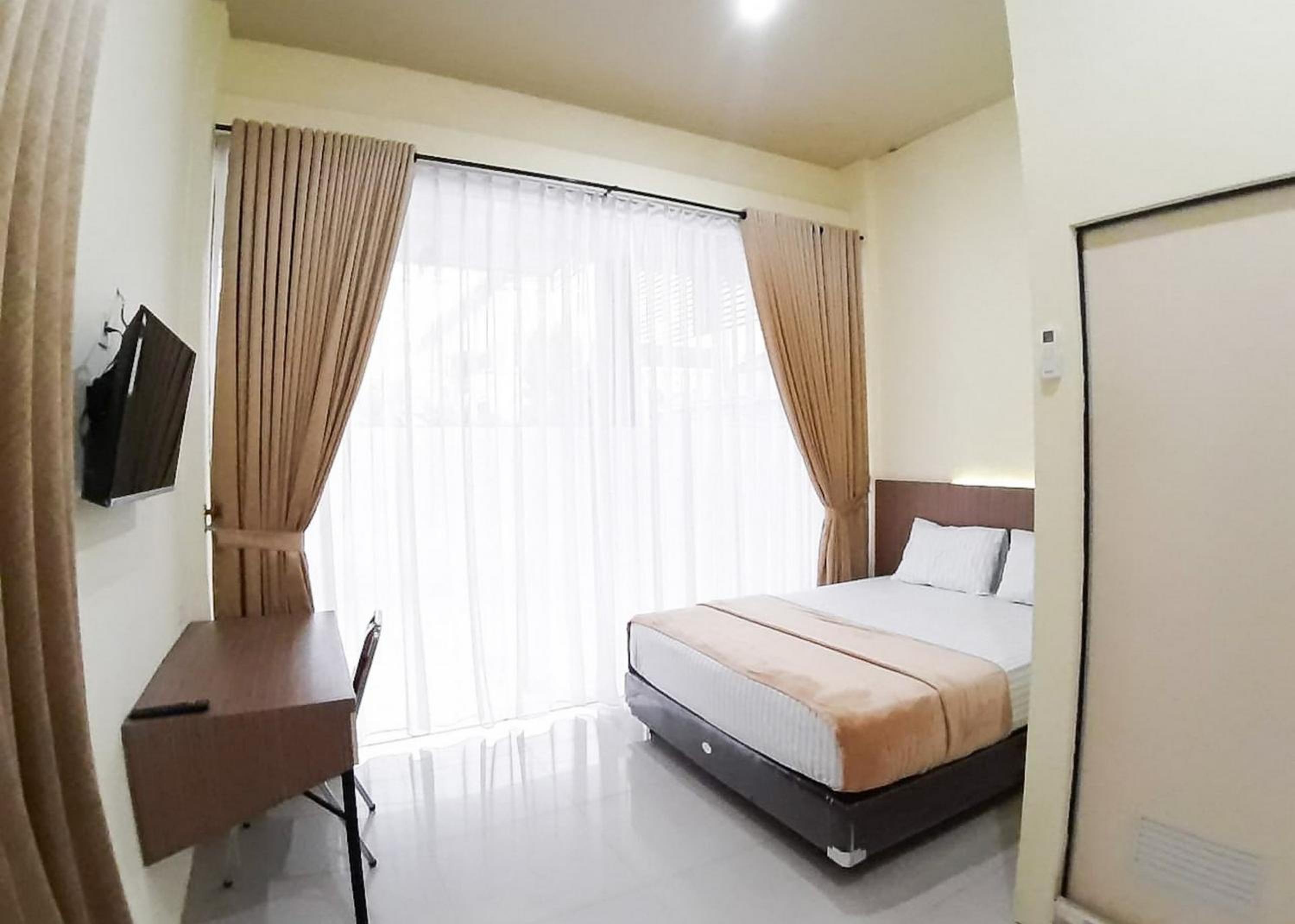 Deluxe Room - Photo 4