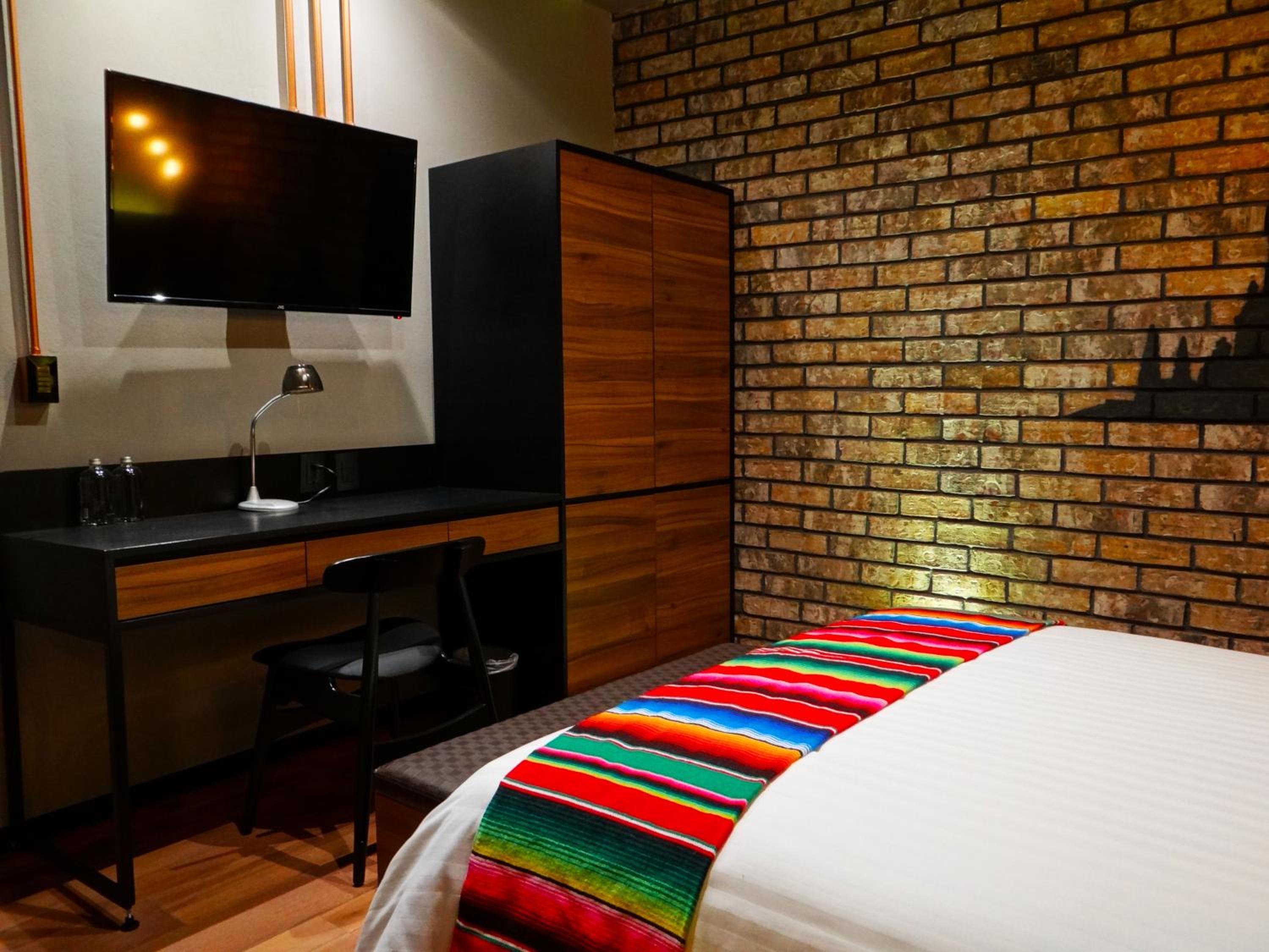 Queen Room - Photo 12